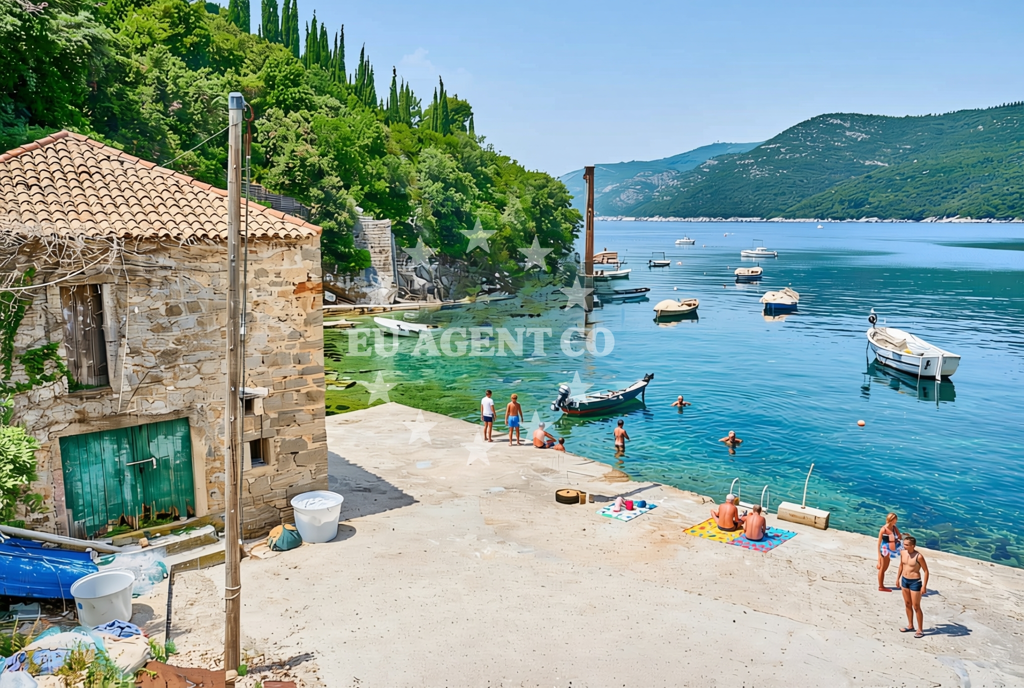 Beach facilities and surroundings at Molunat: beaches and coves (3) in Molunat