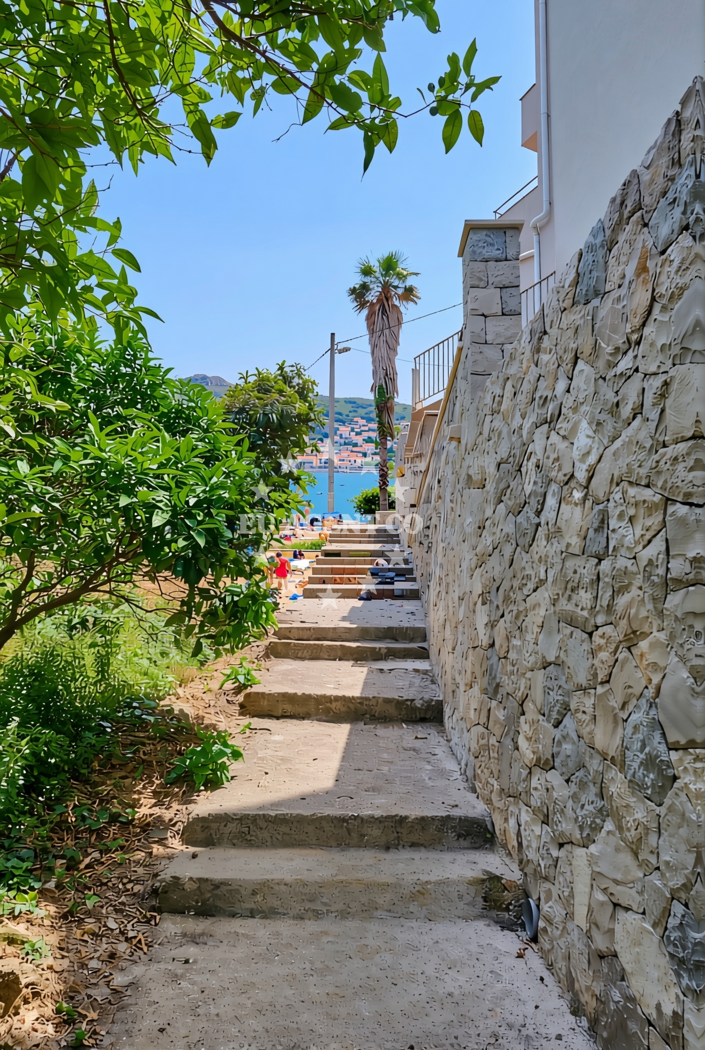 Additional view of Molunat: beaches and coves (3) in Molunat