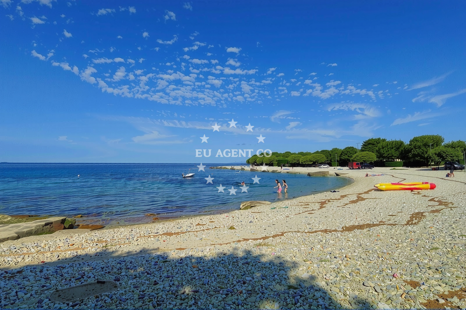 Overview of Mon Perin beach in San Pol 1, Bale
