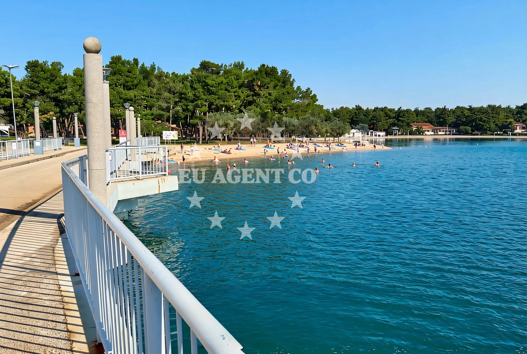 Shoreline and swimming area at Monterol: beaches and coves (5) in Monterol