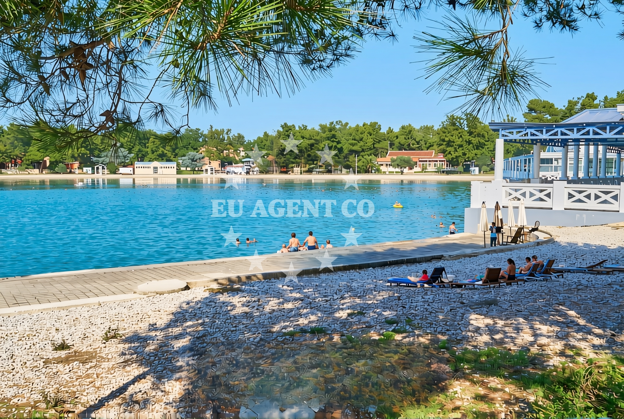 Beach facilities and surroundings at Monterol: beaches and coves (5) in Monterol