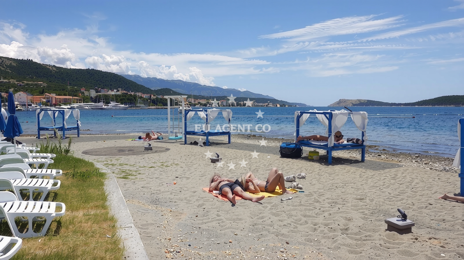 Beach facilities and surroundings at Monty's Dog Beach in Banjol 745, Banjol