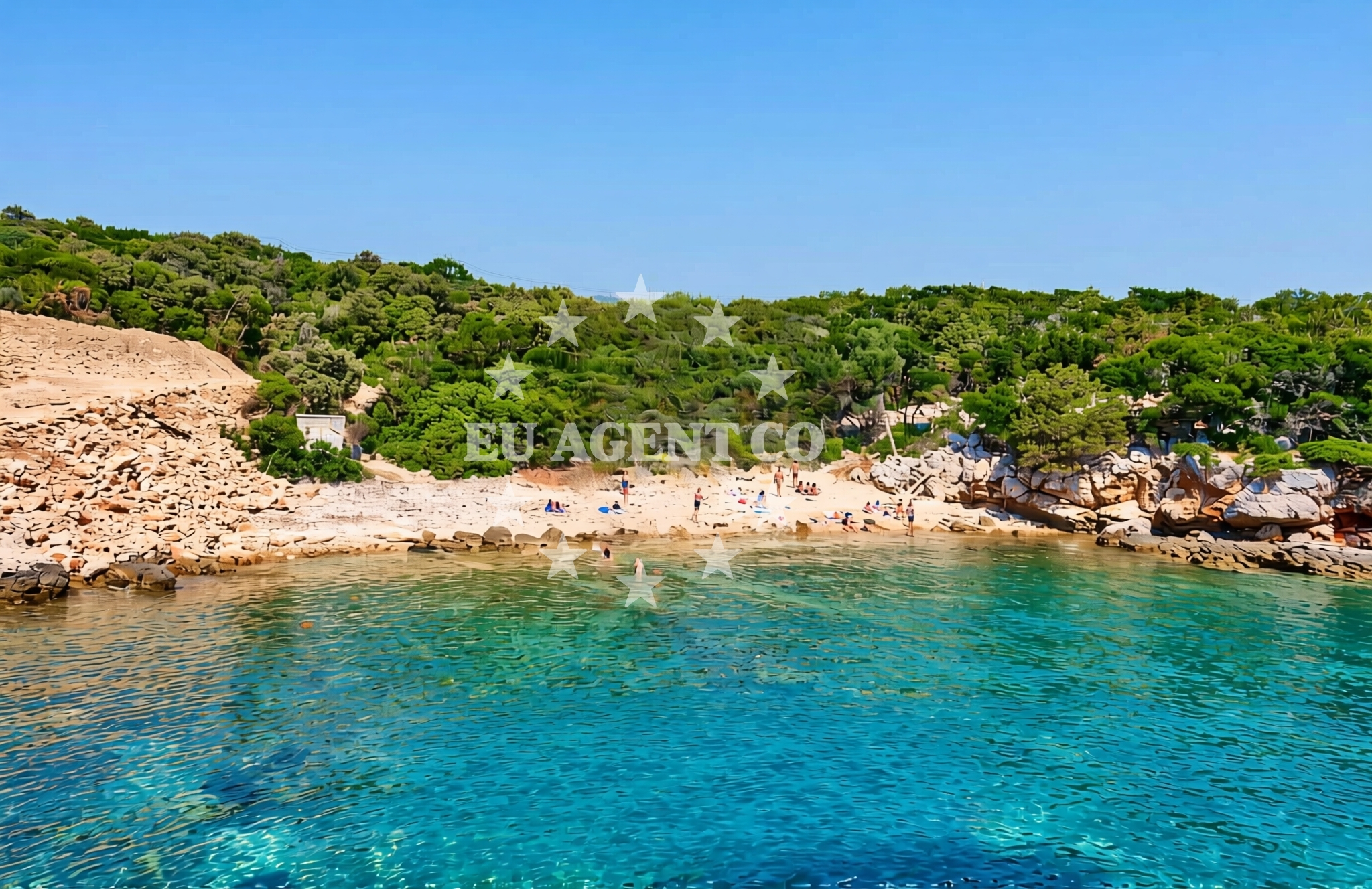 Beach facilities and surroundings at Mrtvaška, Veli Lošinj (Lošinj) Beach in Mrtvaška