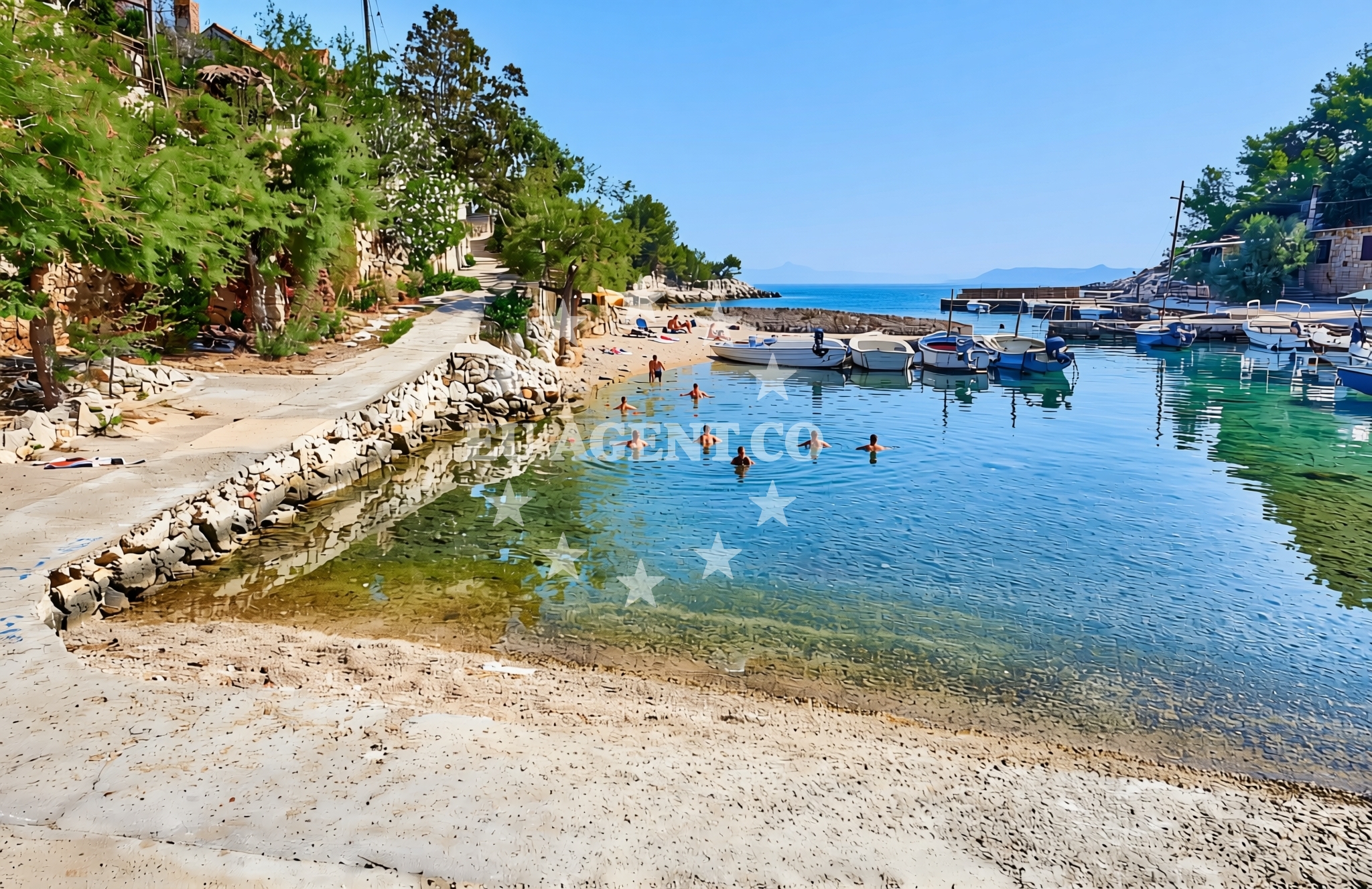 Beach facilities and surroundings at Mudri Dolac, Vrbanj (Hvar) Beach in Mudri Dolac