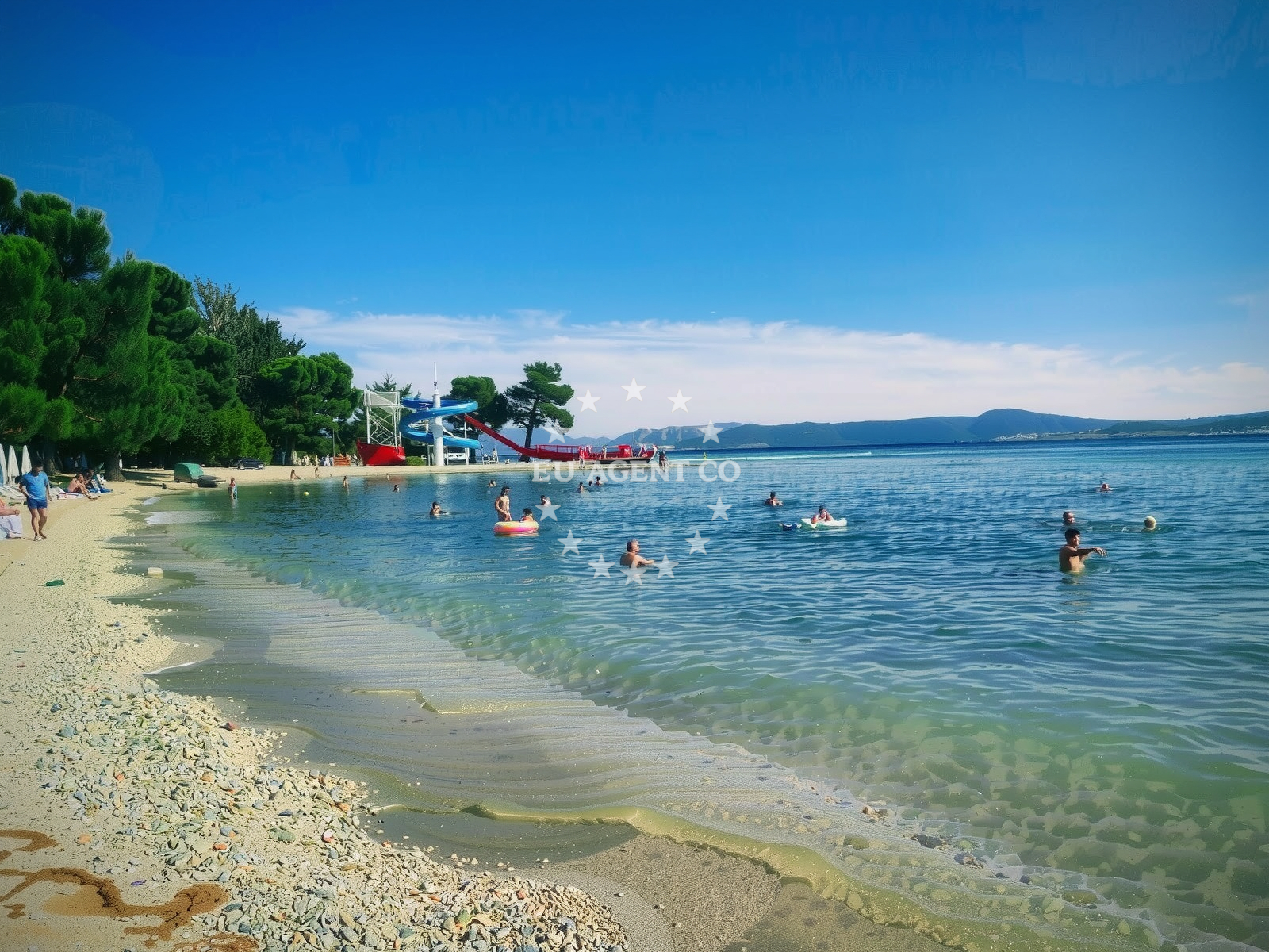Overview of Neptun beach in Ulica braće doktor Sobol 52, Crikvenica