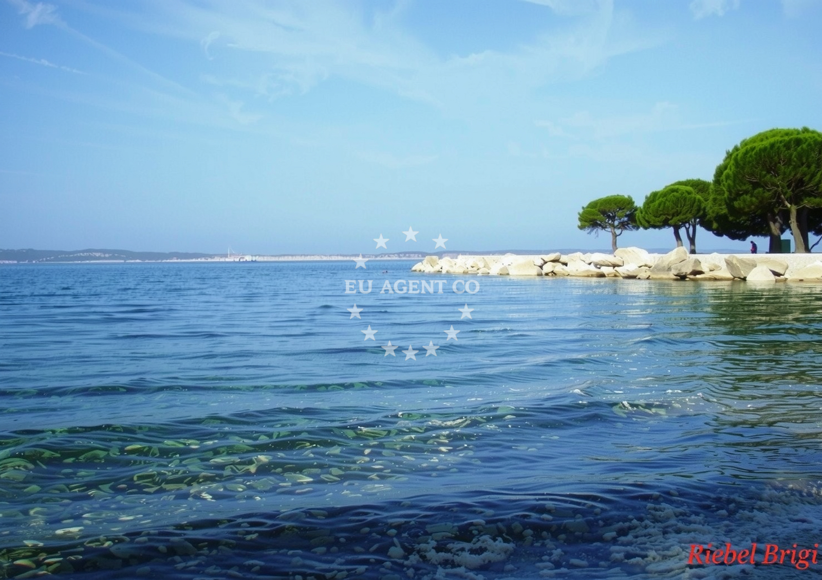 Beach facilities and surroundings at Neptun beach in Ulica braće doktor Sobol 52, Crikvenica