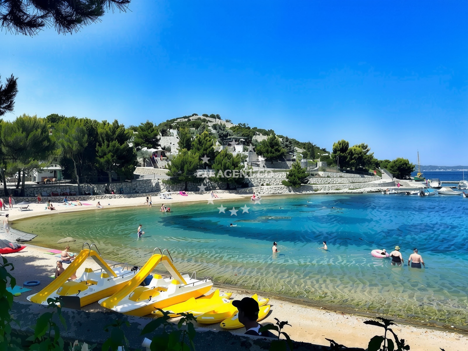 Overview of Oaza Mira beach in Put Malenice 12, Drage