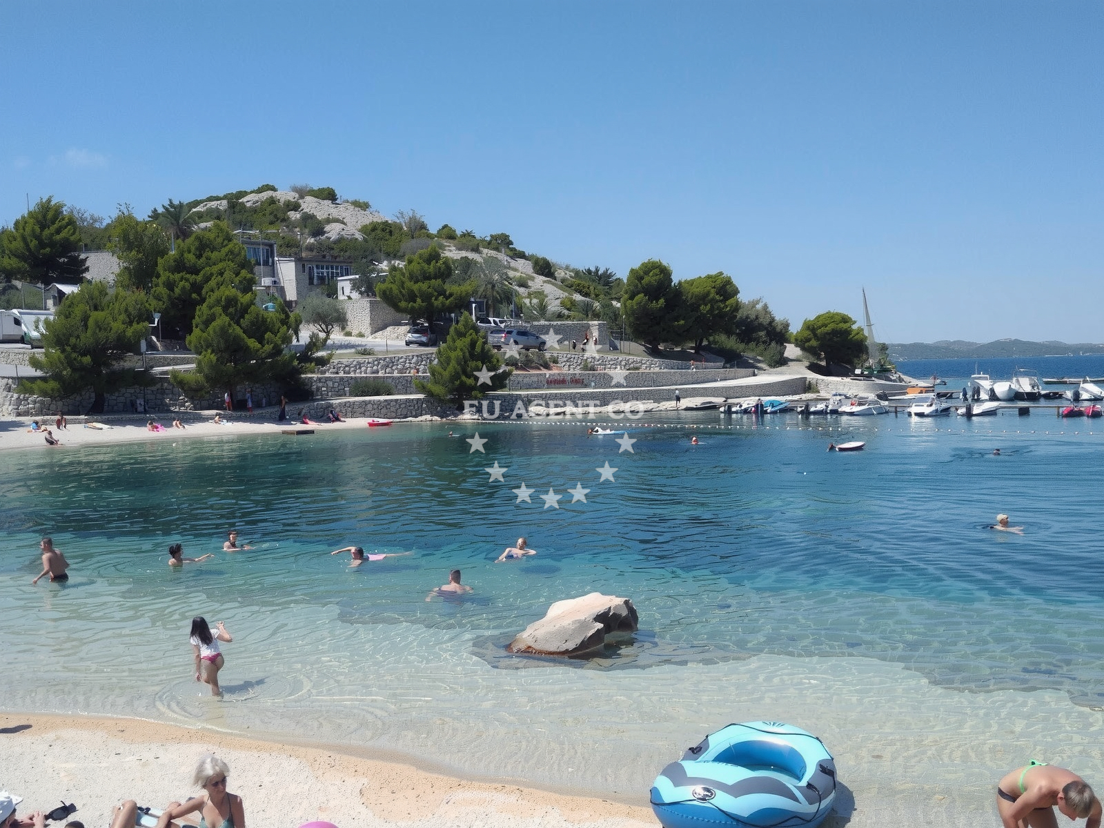 Shoreline and swimming area at Oaza Mira beach in Put Malenice 12, Drage