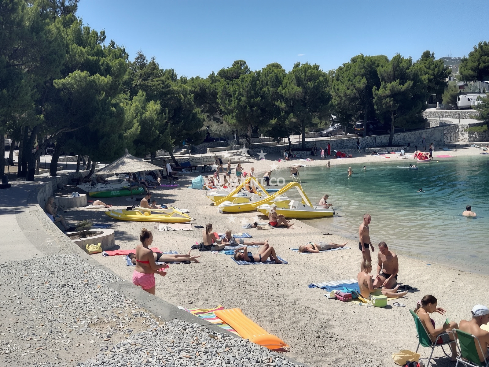 Beach facilities and surroundings at Oaza Mira beach in Put Malenice 12, Drage
