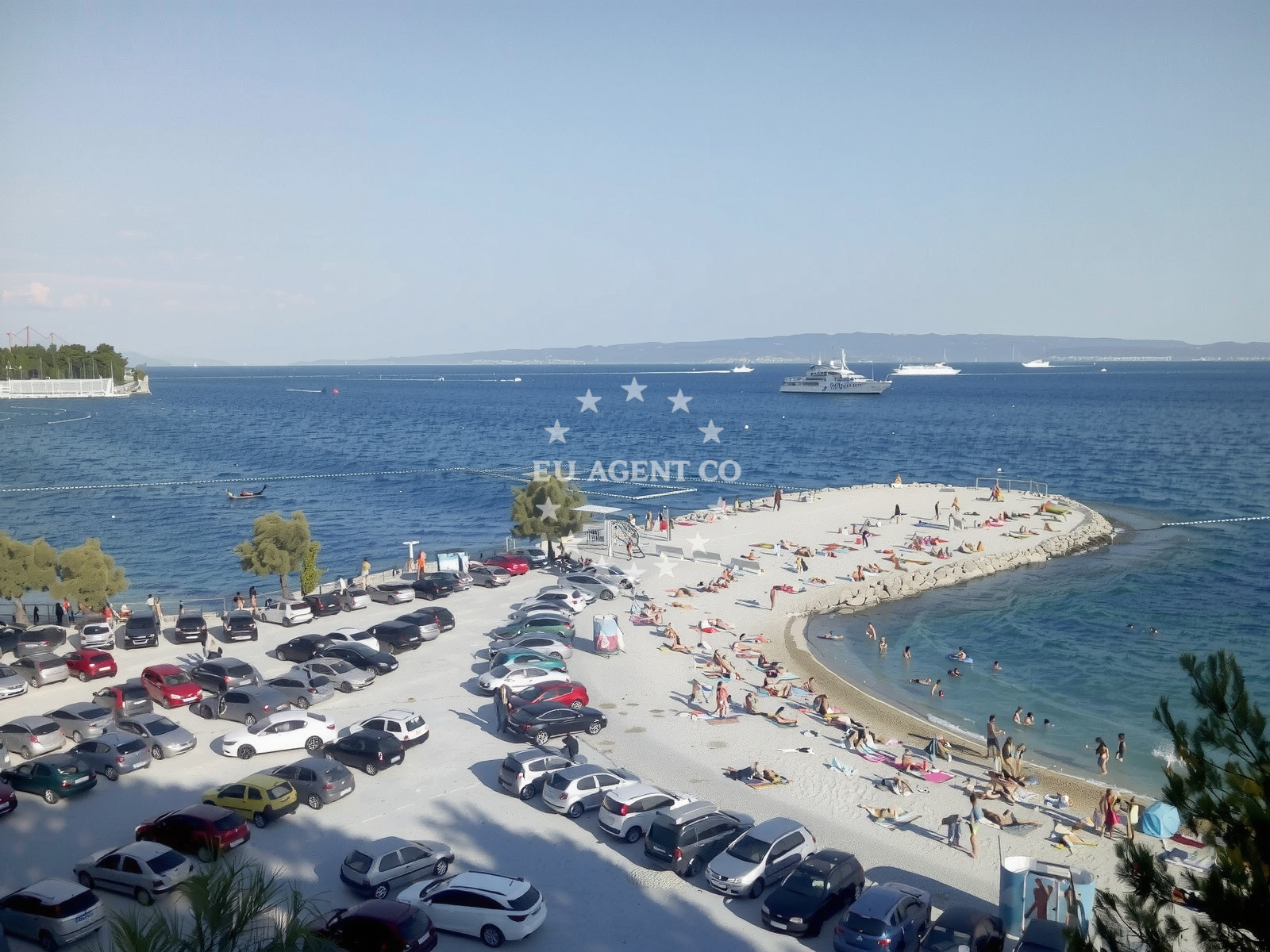 Additional view of Obojena beach in Ulica Antuna Mihanovića 44 ground floor, Split