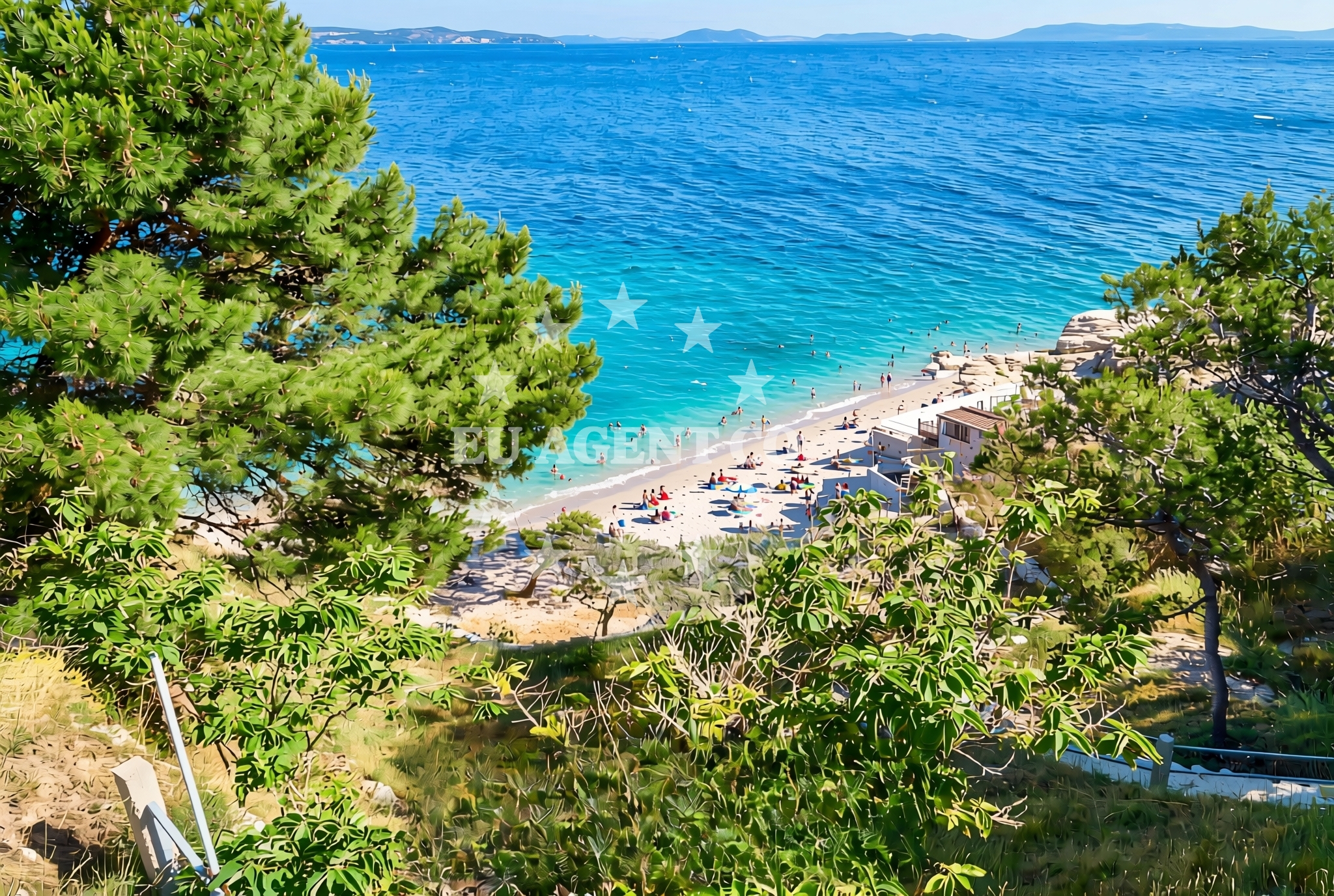 Beach facilities and surroundings at Odmorište, Lokva Rogoznica Beach in Odmorište