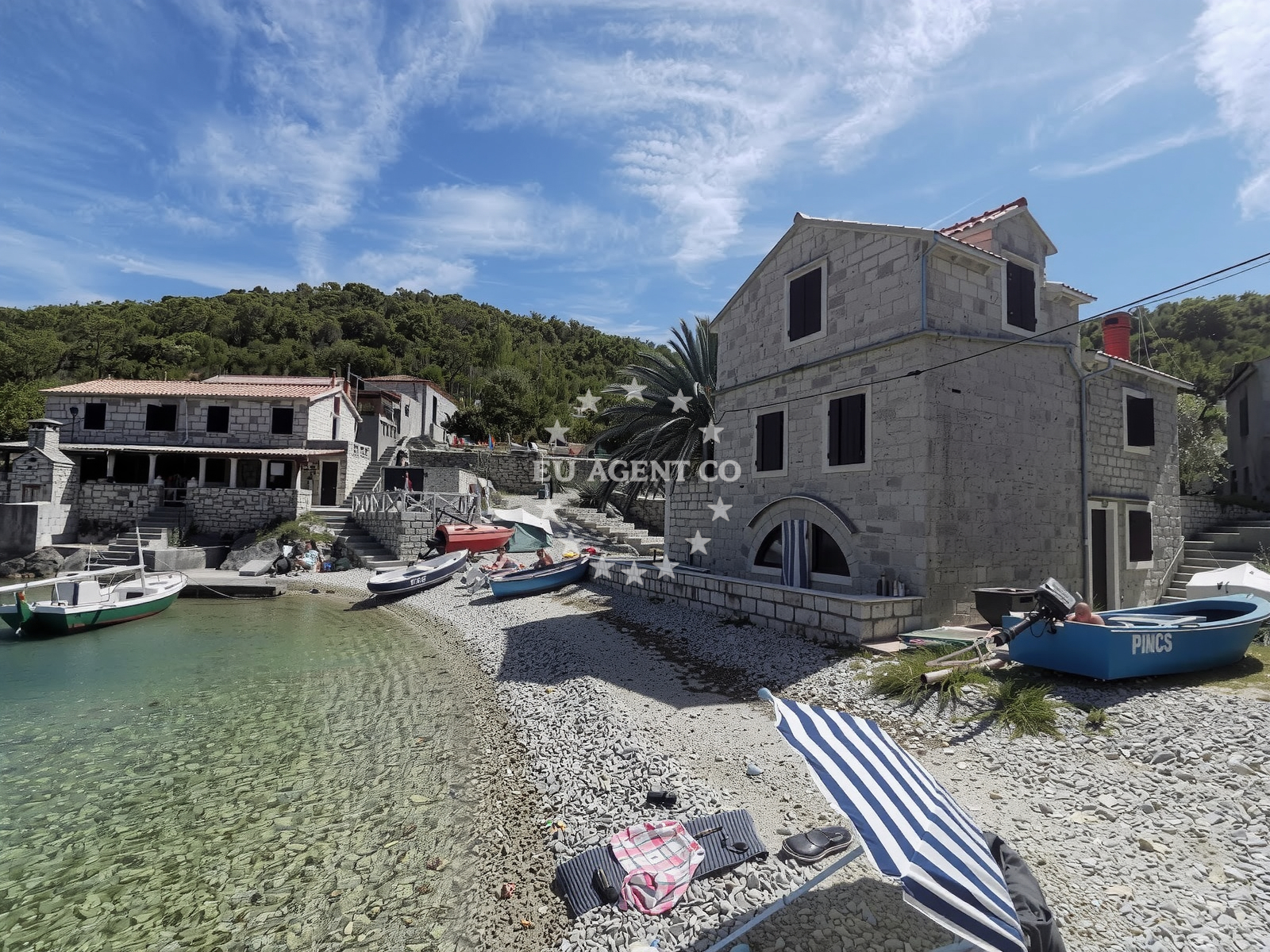 Beach facilities and surroundings at Okljucna Beach in Don Mihovila Pavlinovića 11a, Komiža