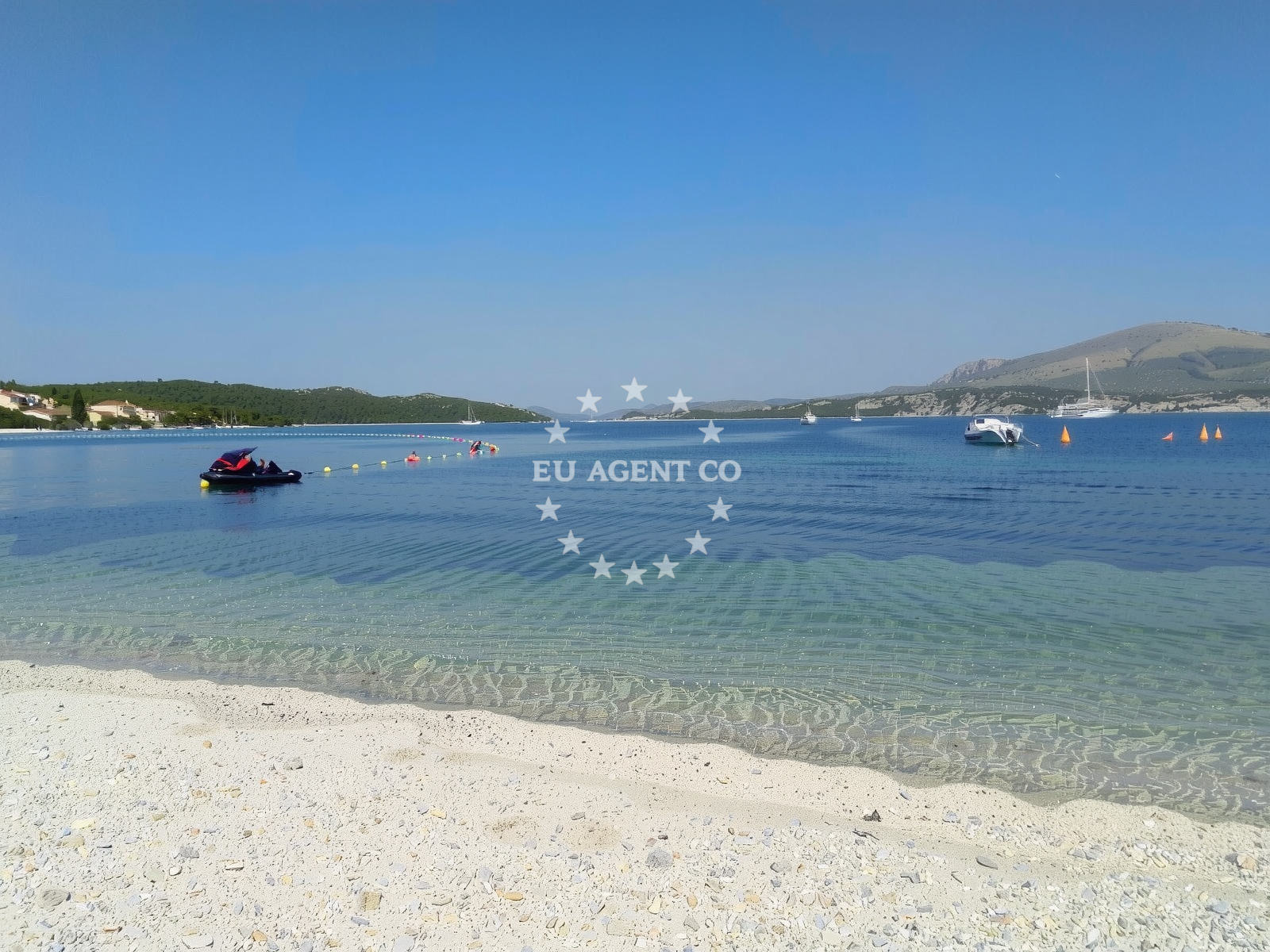 Beach facilities and surroundings at Okrug Gornji III beach in Kuzmića I br.2., Trogir