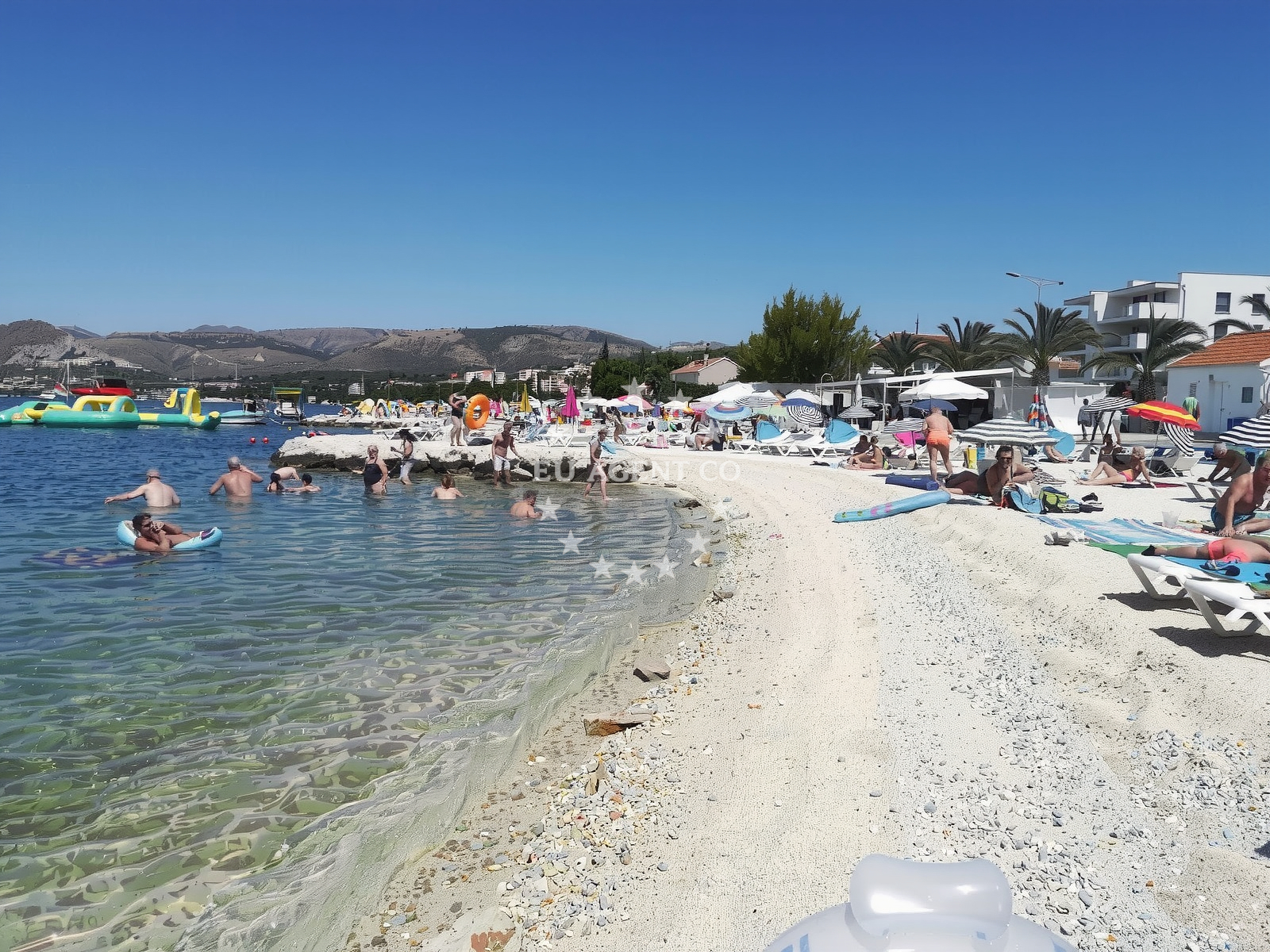 Shoreline and swimming area at Okrug Gornji IV beach in 10 Šetalište Stjepana Radića, Trogir