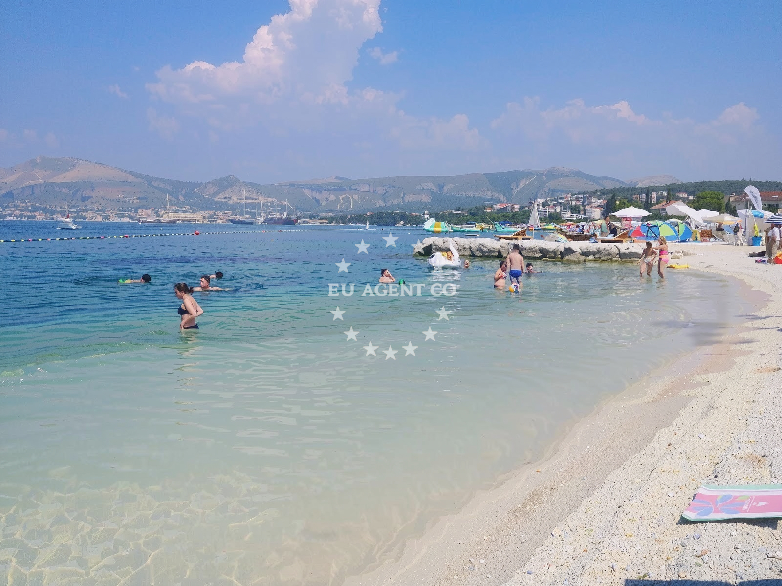 Sea and coastal view of Okrug Gornji IV beach in 10 Šetalište Stjepana Radića, Trogir