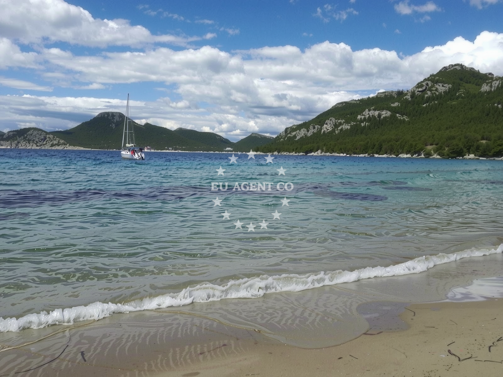 Beach facilities and surroundings at Olipa beach in Ploča 9, Doli