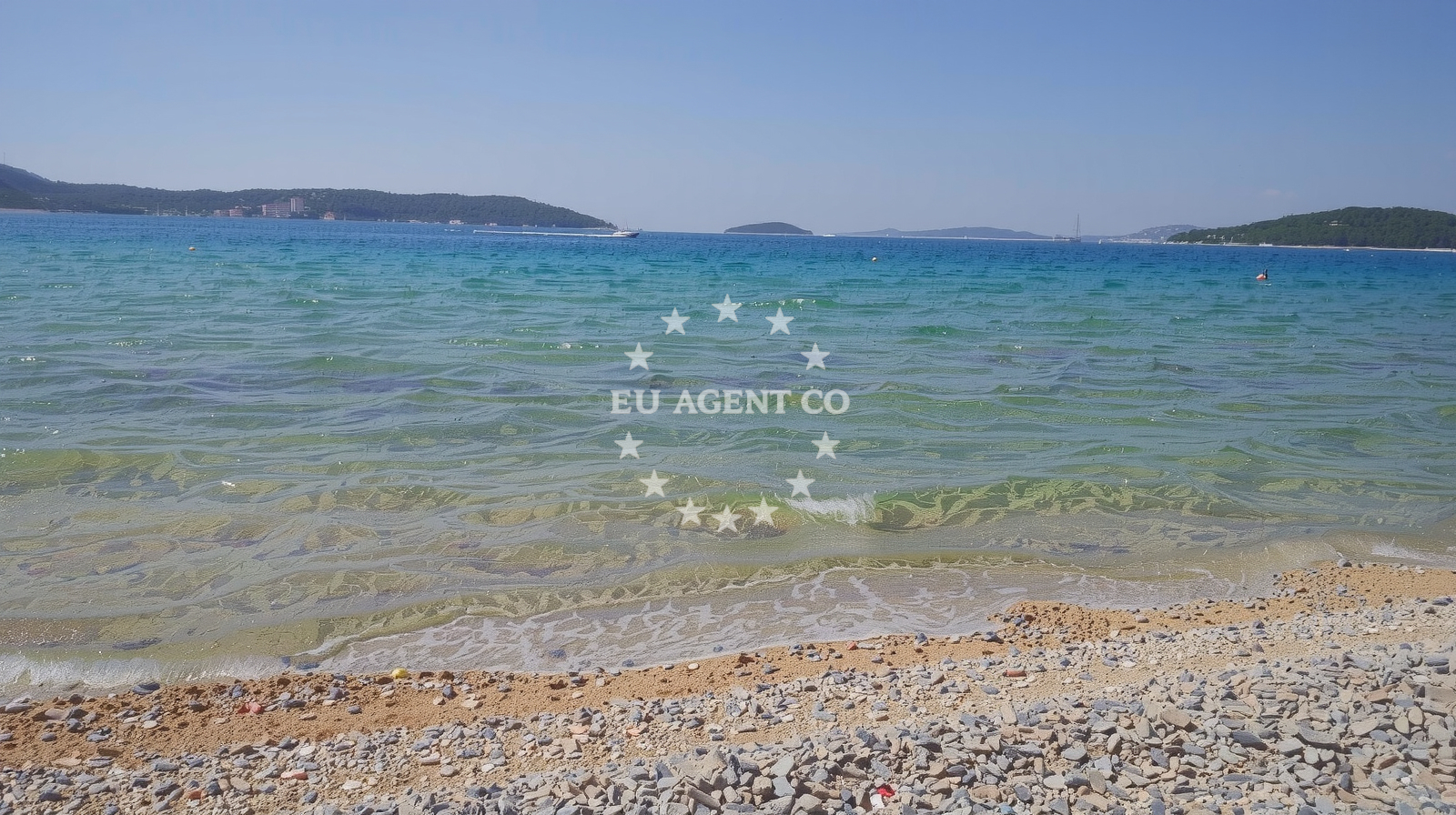 Shoreline and swimming area at Olive beach in Jadrija V/ 11, Zaton