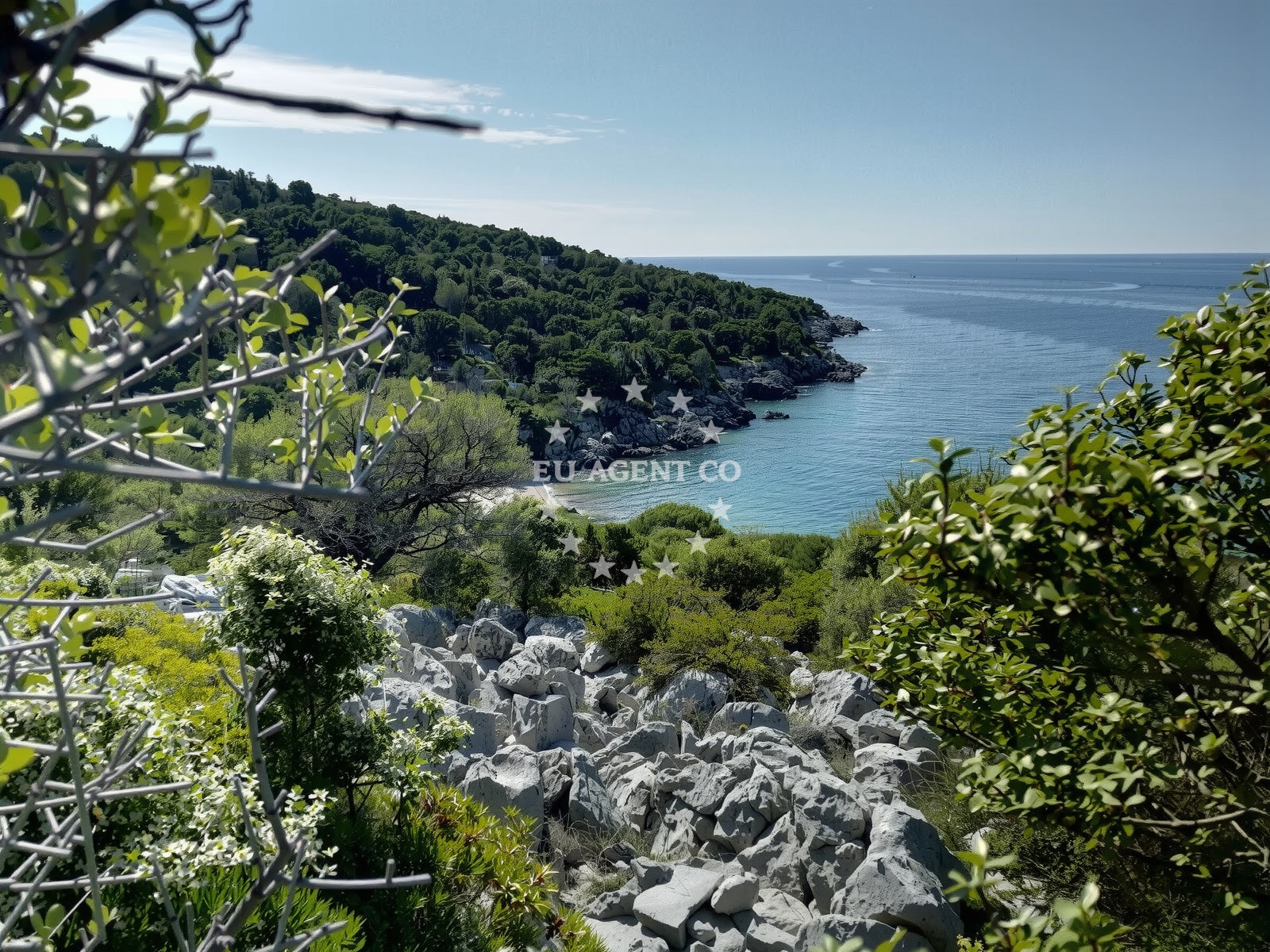 Sea and coastal view of Olive Gardens beach in Lun 102, Lun