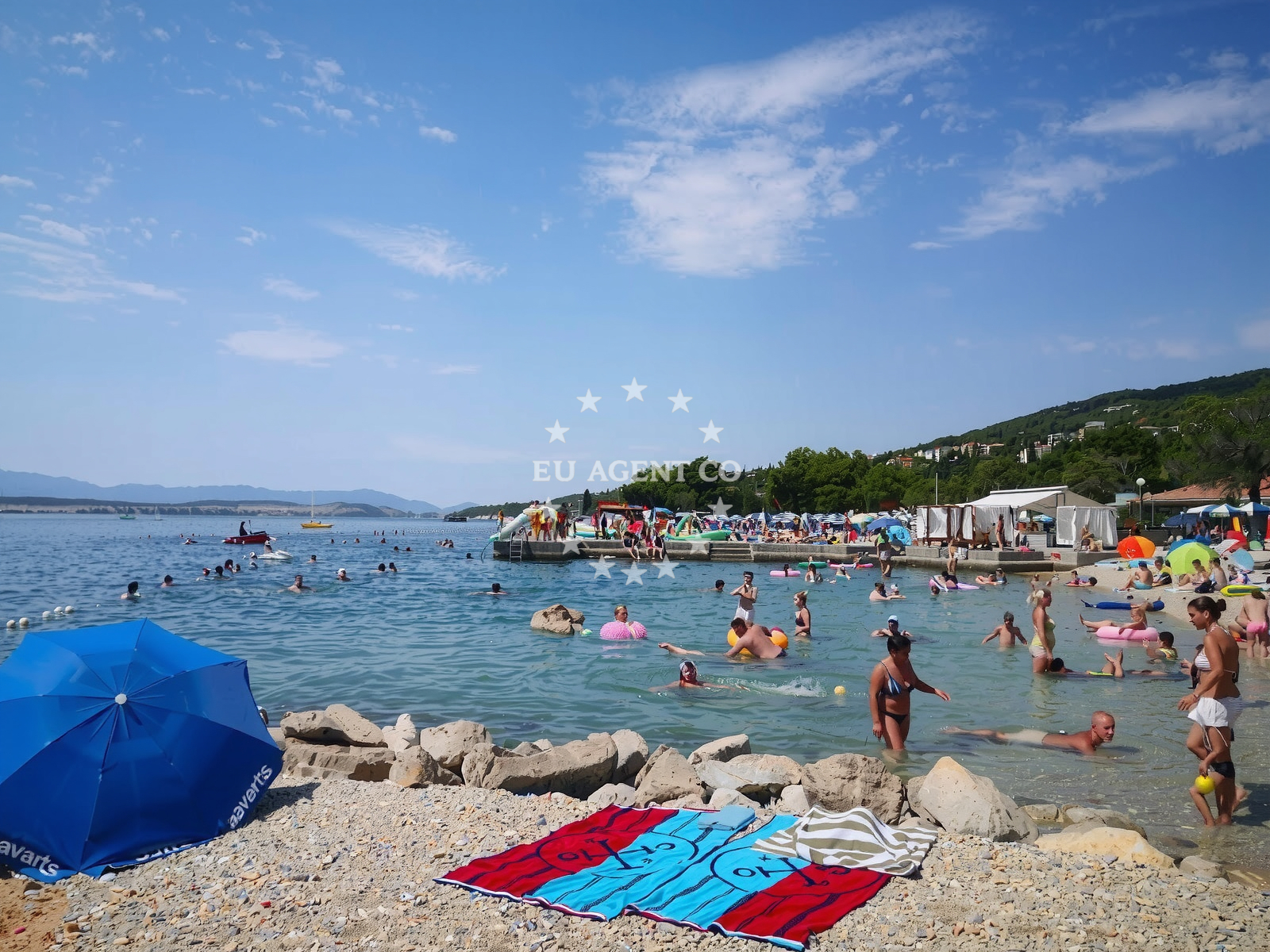 Beach facilities and surroundings at Omorika beach in Ulica Marije Styskalove 1, Crikvenica