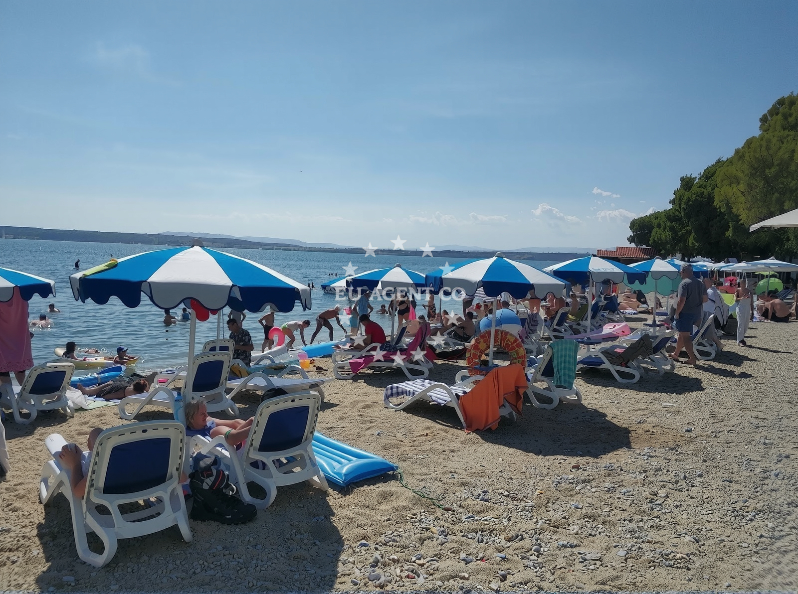 Sea and coastal view of Omorika beach II in 14 Gajevo Šetalište, Crikvenica
