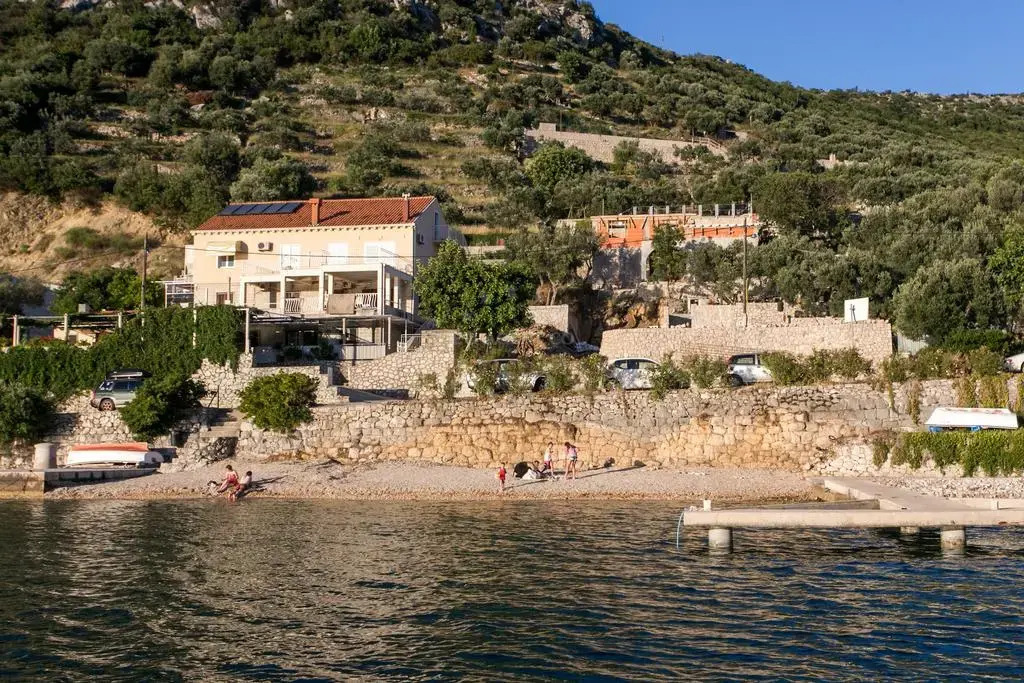 Shoreline and swimming area at Opcina Dubrovnik in Za Kašćelom 4, Zaton