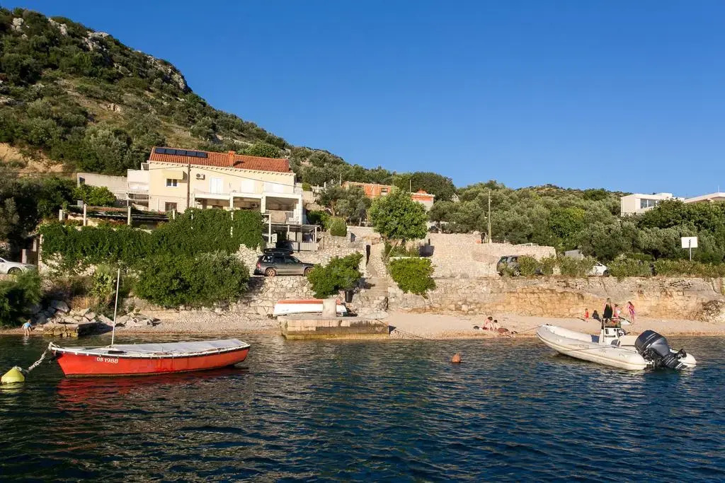 Sea and coastal view of Opcina Dubrovnik in Za Kašćelom 4, Zaton