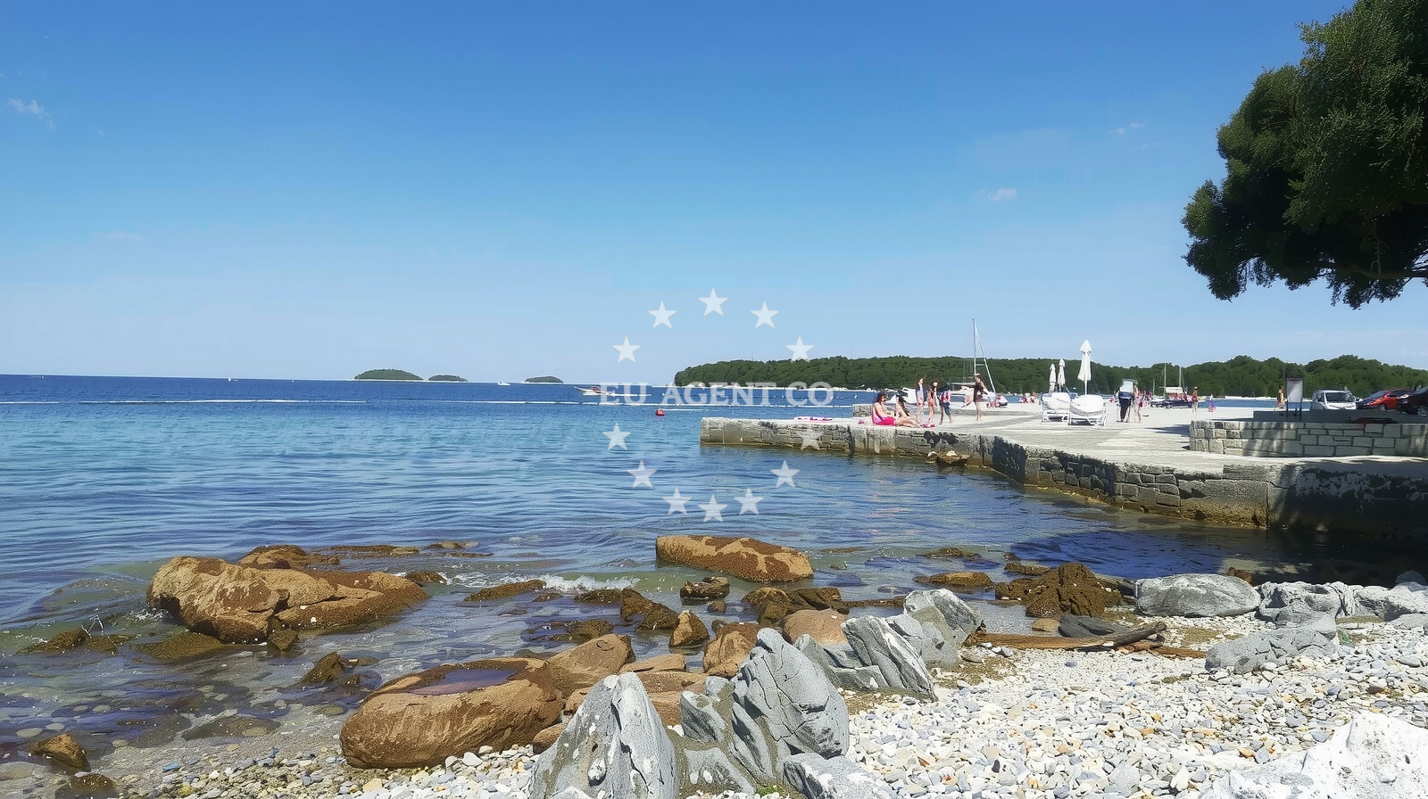 Shoreline and swimming area at Orsera beach in 56 Ulica Rade Končara, Vrsar