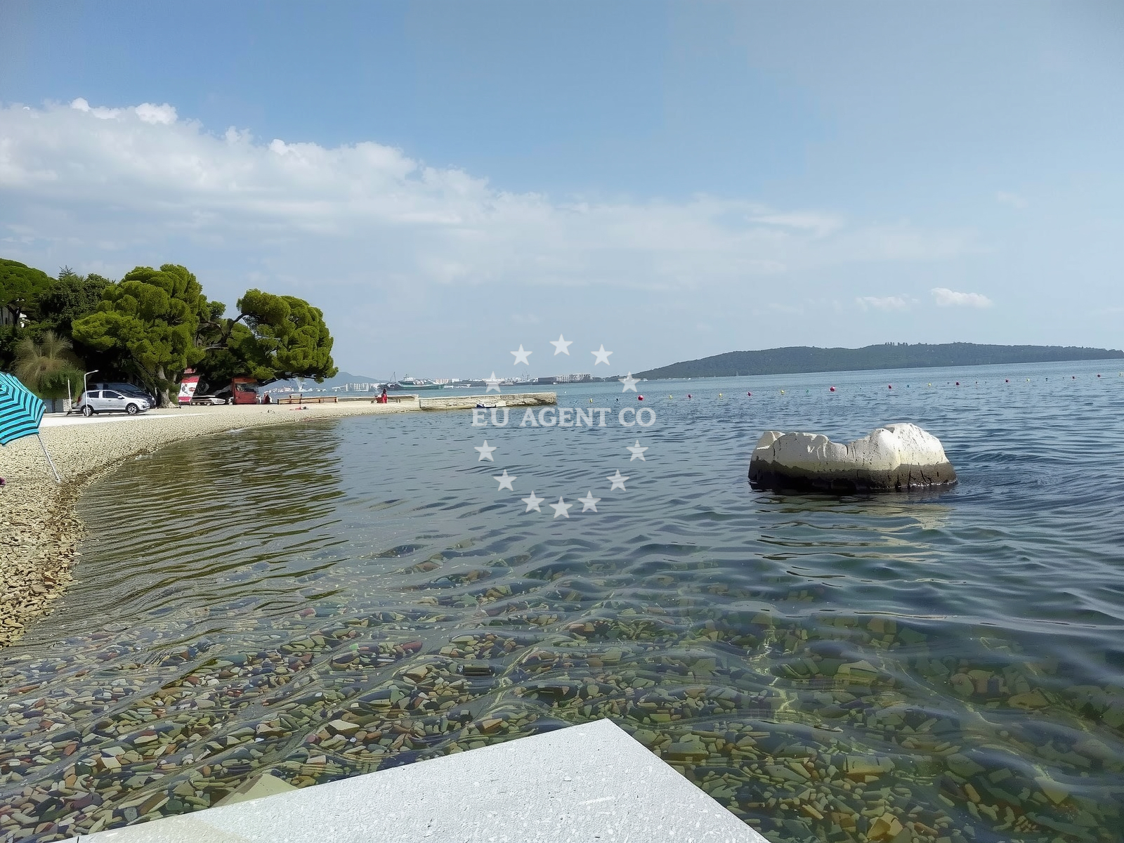 Shoreline and swimming area at Ostrog beach in Štrade ulica 1, Kaštela