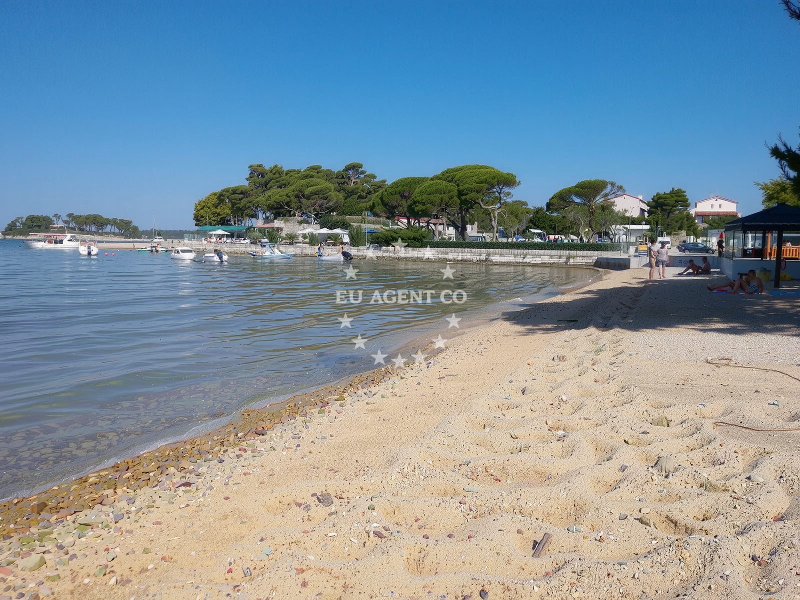 Overview of Padova beach in 488a Banjol, Rab
