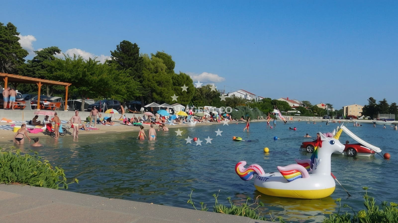 Beach facilities and surroundings at Padova beach in 488a Banjol, Rab