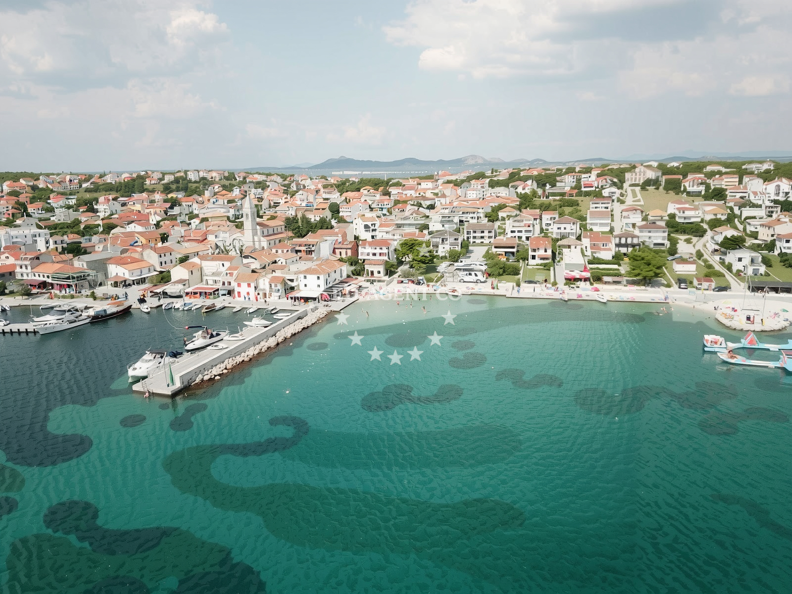 Additional view of Pakostane beach in 76 Ulica kraljice Jelene, Pakoštane