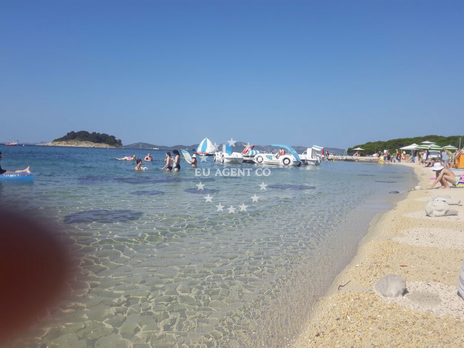 Additional view of Pakostane beach in 76 Ulica kraljice Jelene, Pakoštane