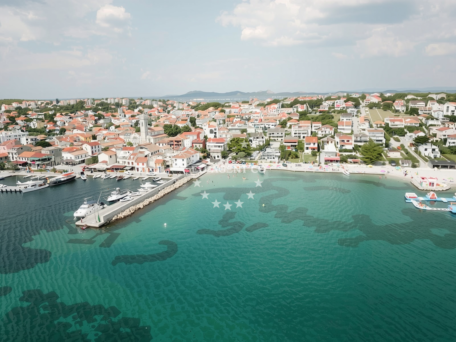Additional view of Pakostane beach in 76 Ulica kraljice Jelene, Pakoštane