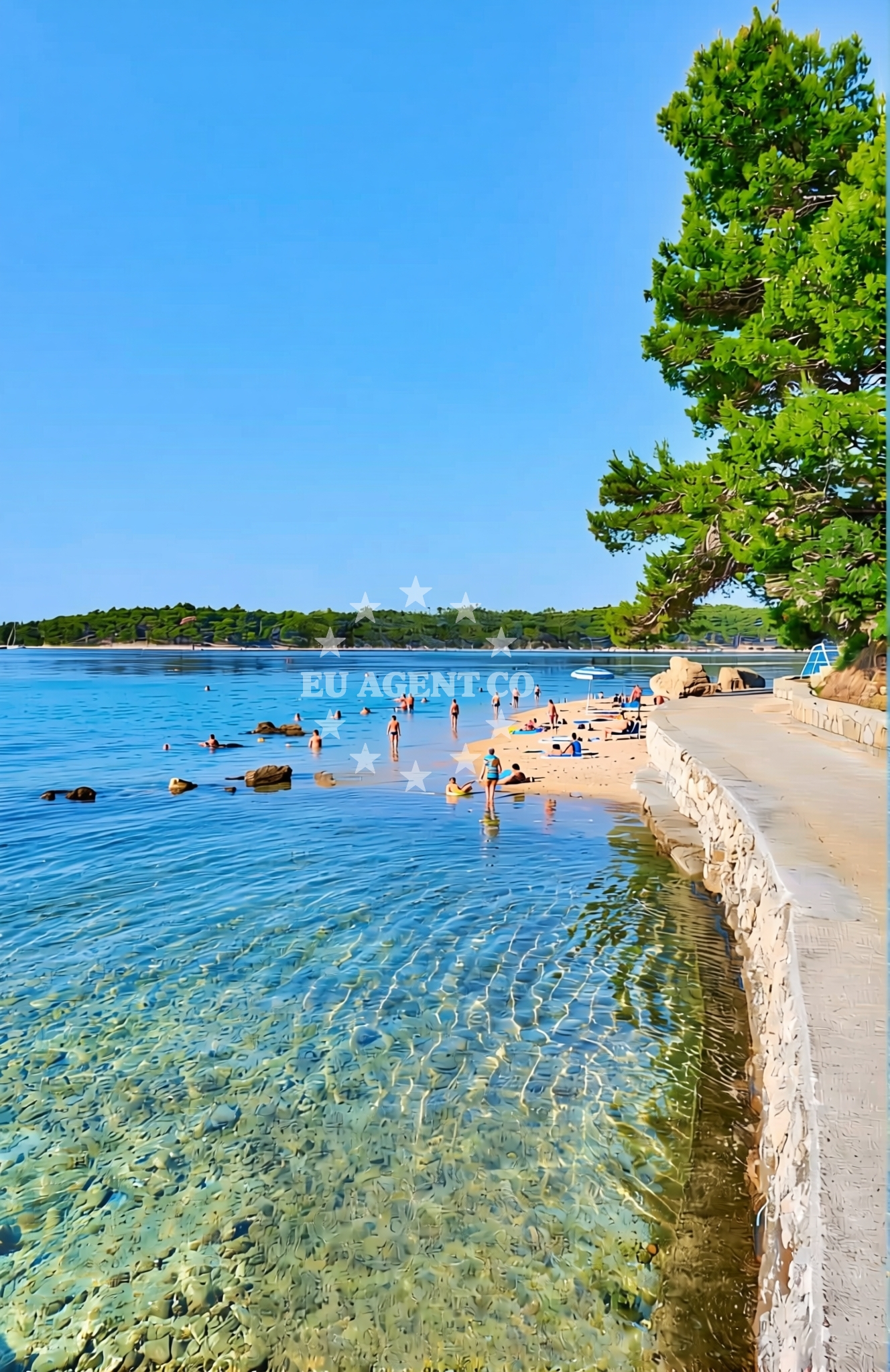 Shoreline and swimming area at Palit (Rab): beaches and coves (1) in Palit (Rab)