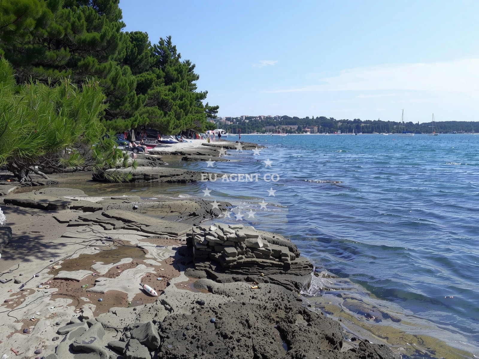 Beach facilities and surroundings at Paltana beach in Lucefinka 6, Banjole