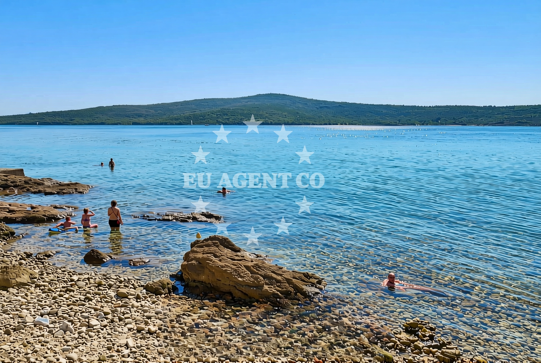 Beach facilities and surroundings at Paračica jug, Rivanj (Rivanj) Beach in Paračica jug