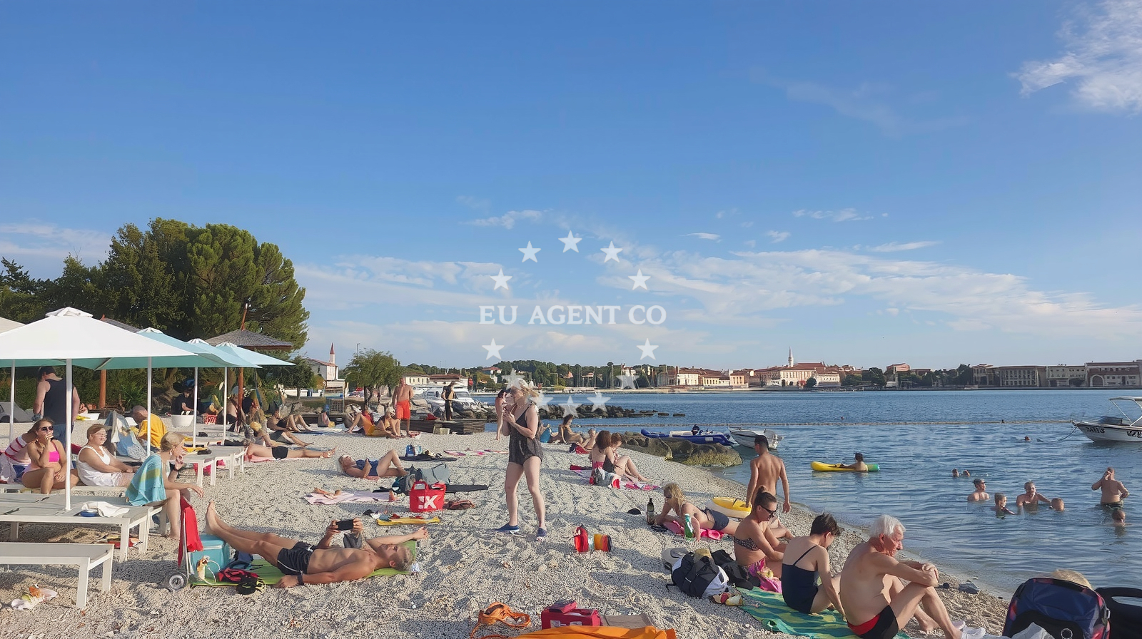 Additional view of Parentino beach