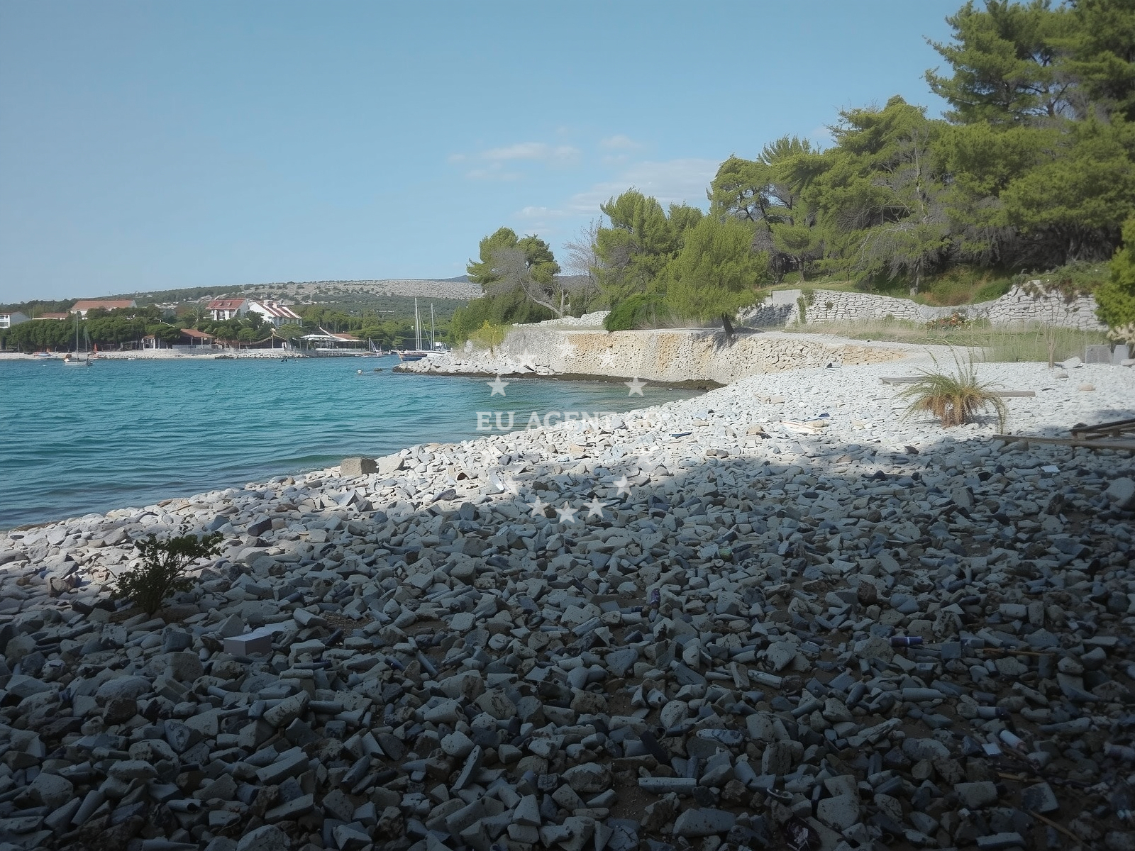 Shoreline and swimming area at Pasika beach in Mala Bijaka 19, 21405 Milna, Croatia., Milna