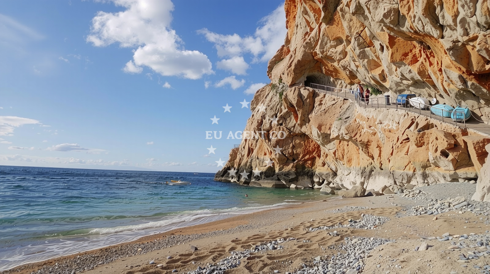 Beach facilities and surroundings at Pasjaca beach