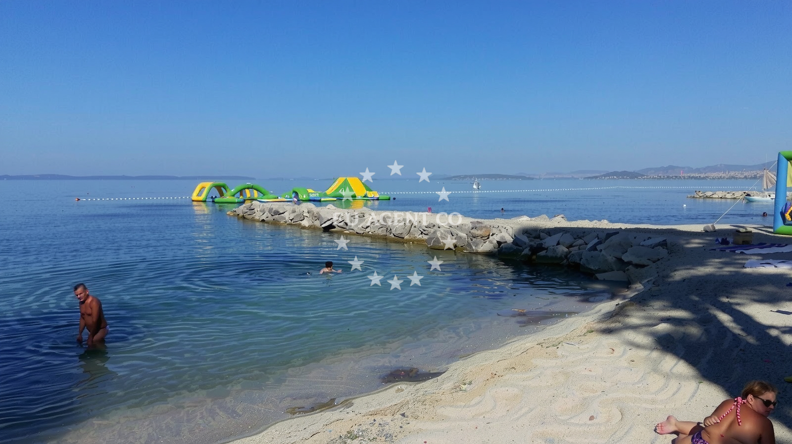 Sea and coastal view of Pebble beach in Omanusa ulica 3, Podstrana