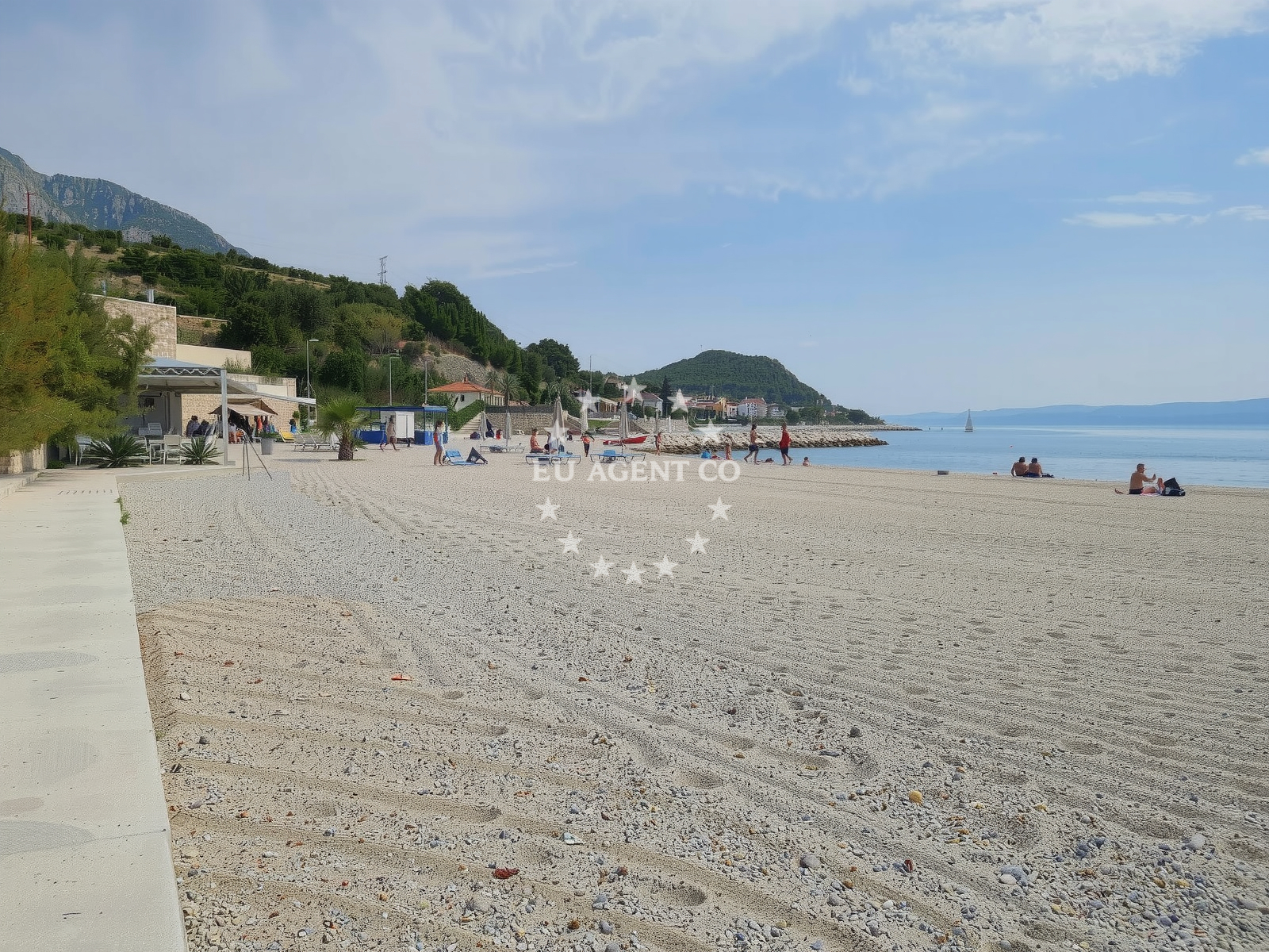 Additional view of Pebble beach in Omanusa ulica 3, Podstrana