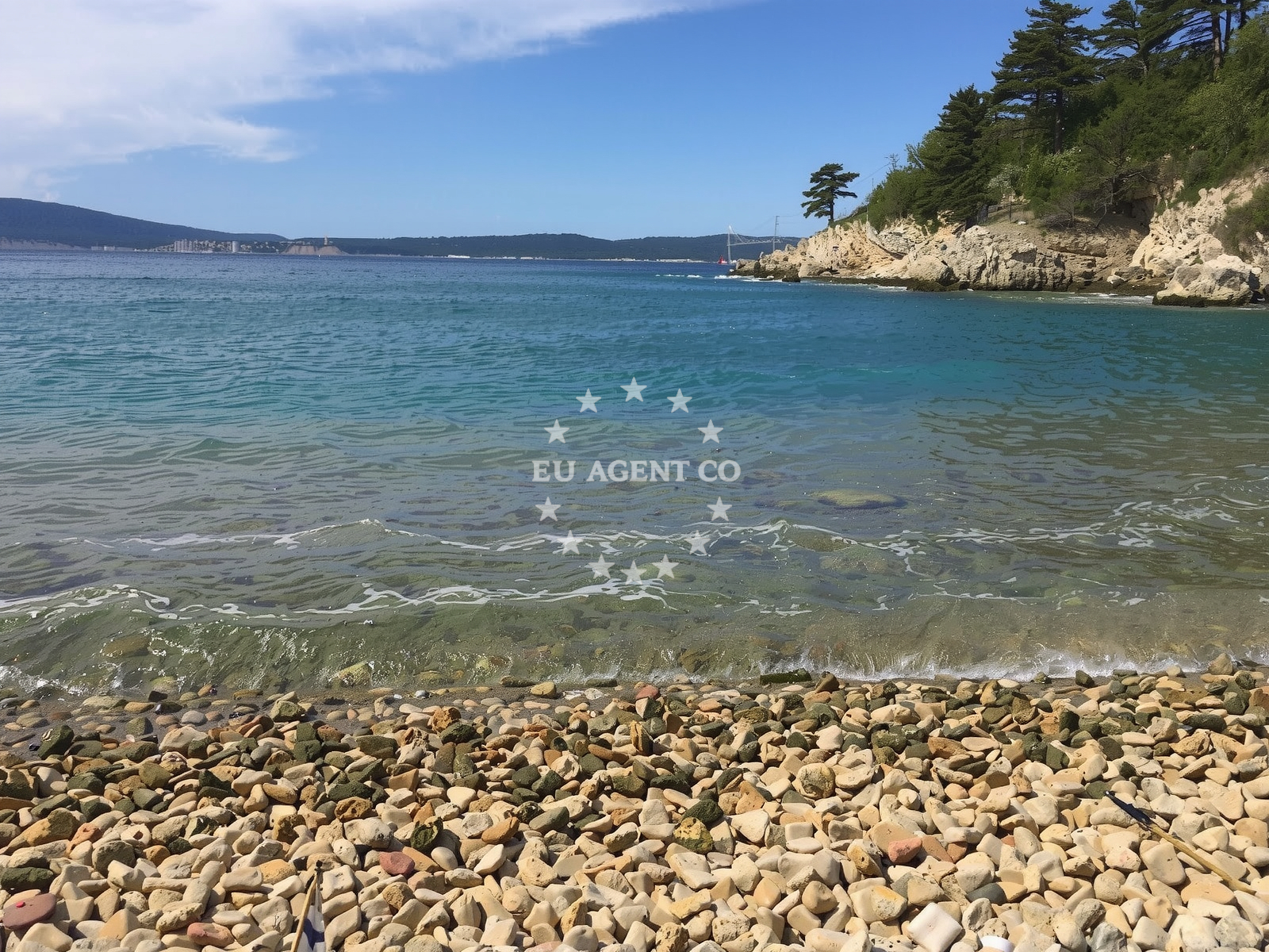 Shoreline and swimming area at Pekna beach in Jesenova 22, Selce