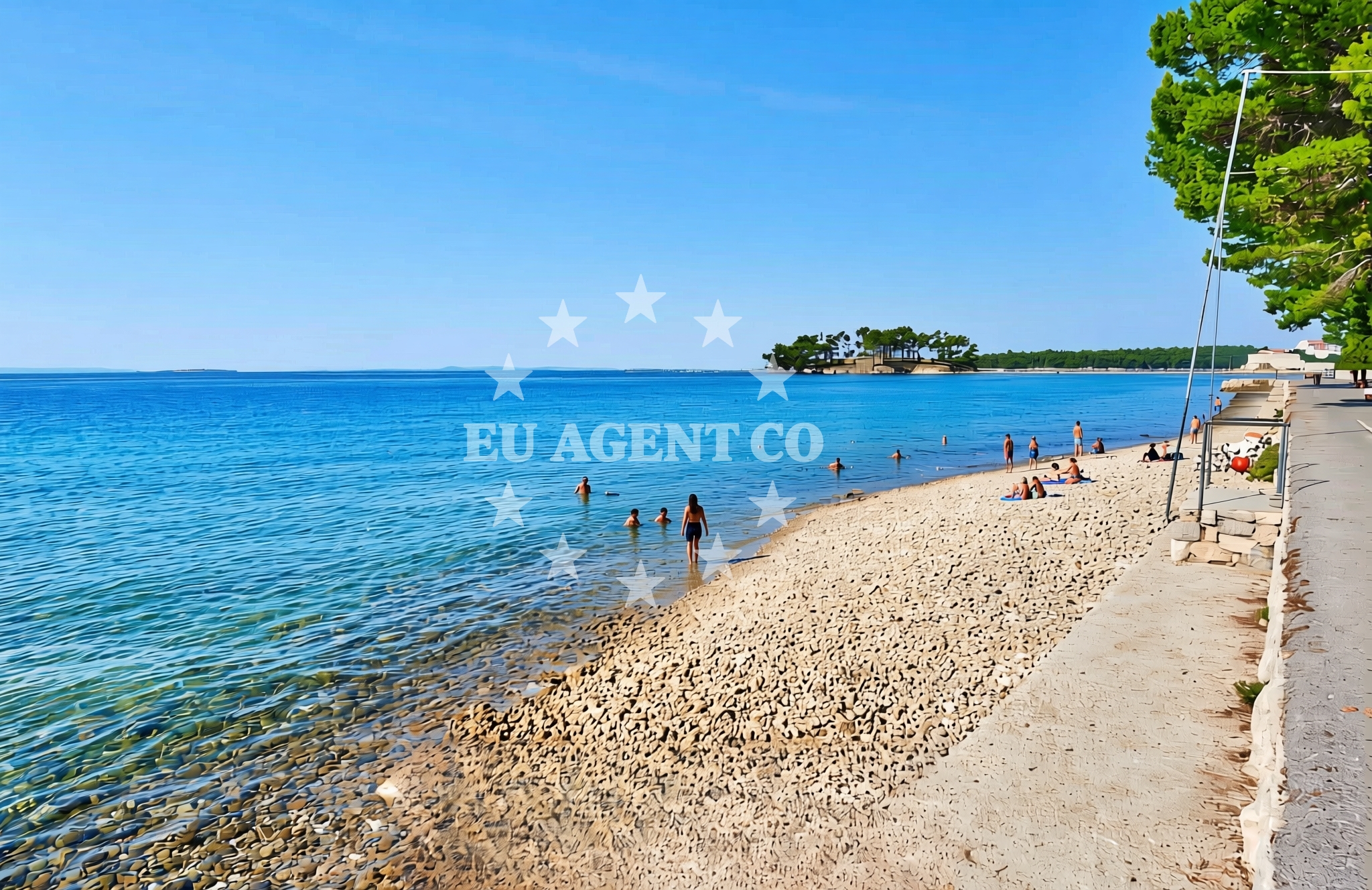 Shoreline and swimming area at Pende, Banjol (Rab) Beach in Pende