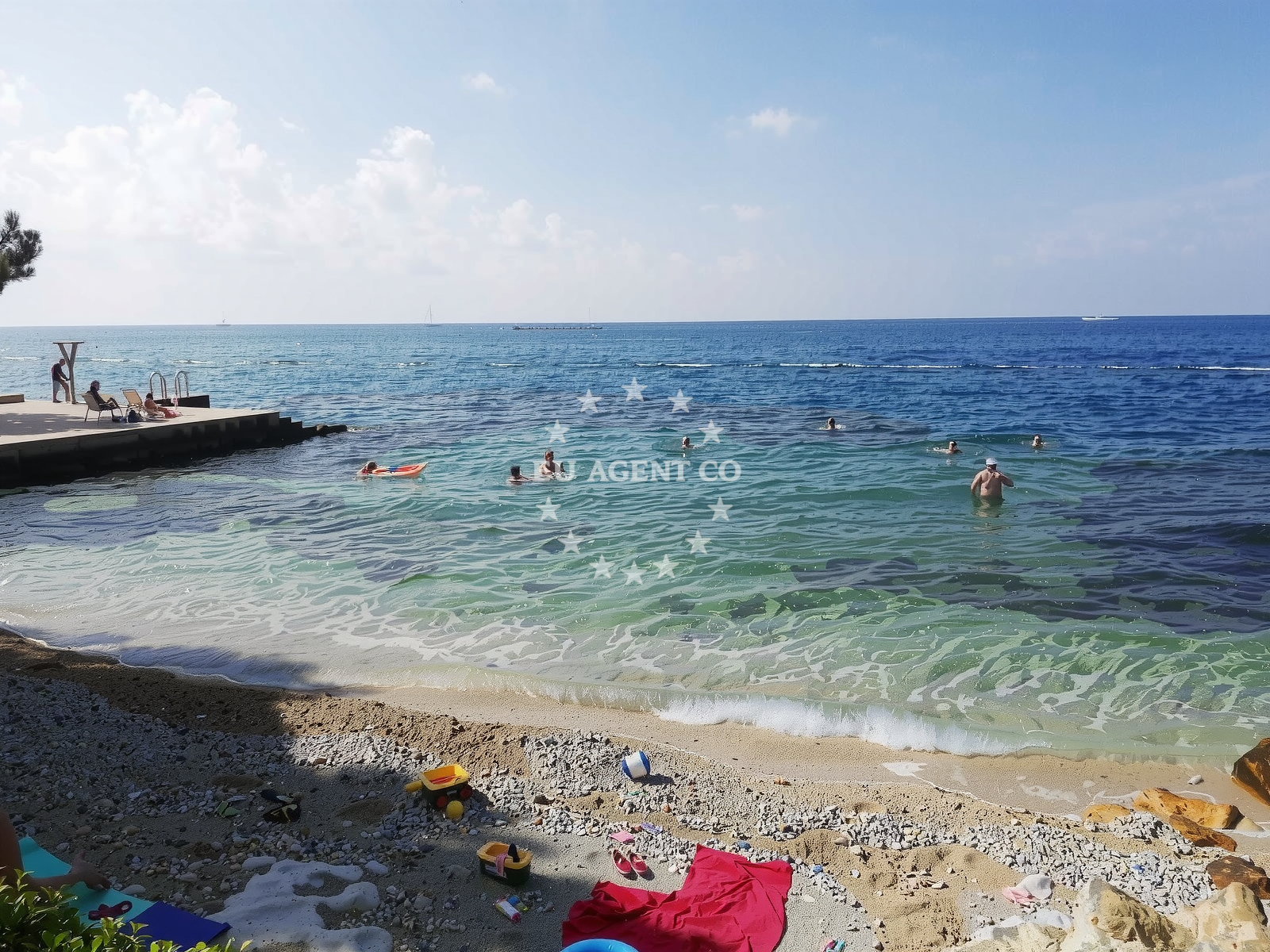 Beach facilities and surroundings at Perentium beach in Zelena Laguna bb, Poreč