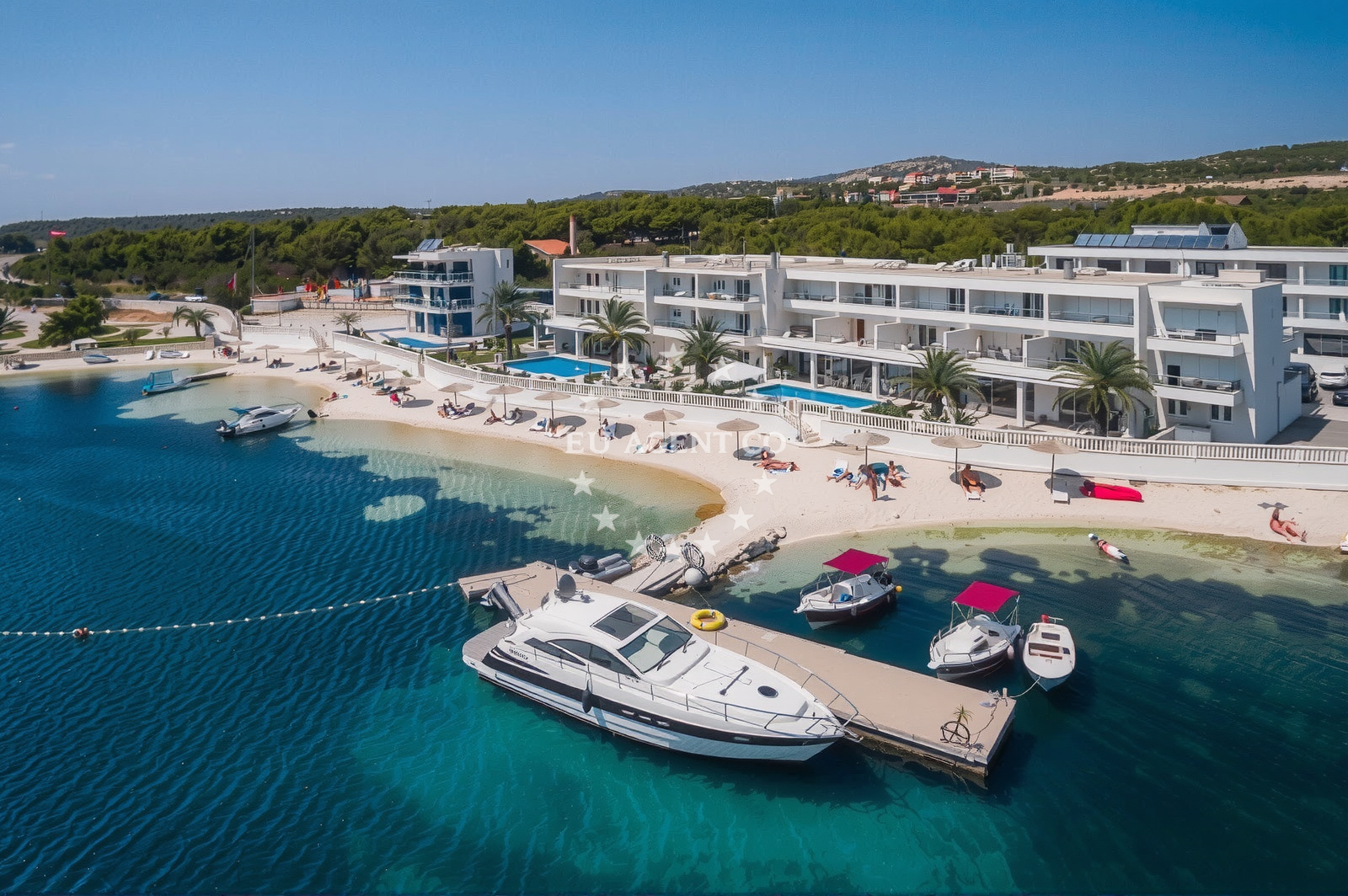 Overview of Perla Beach