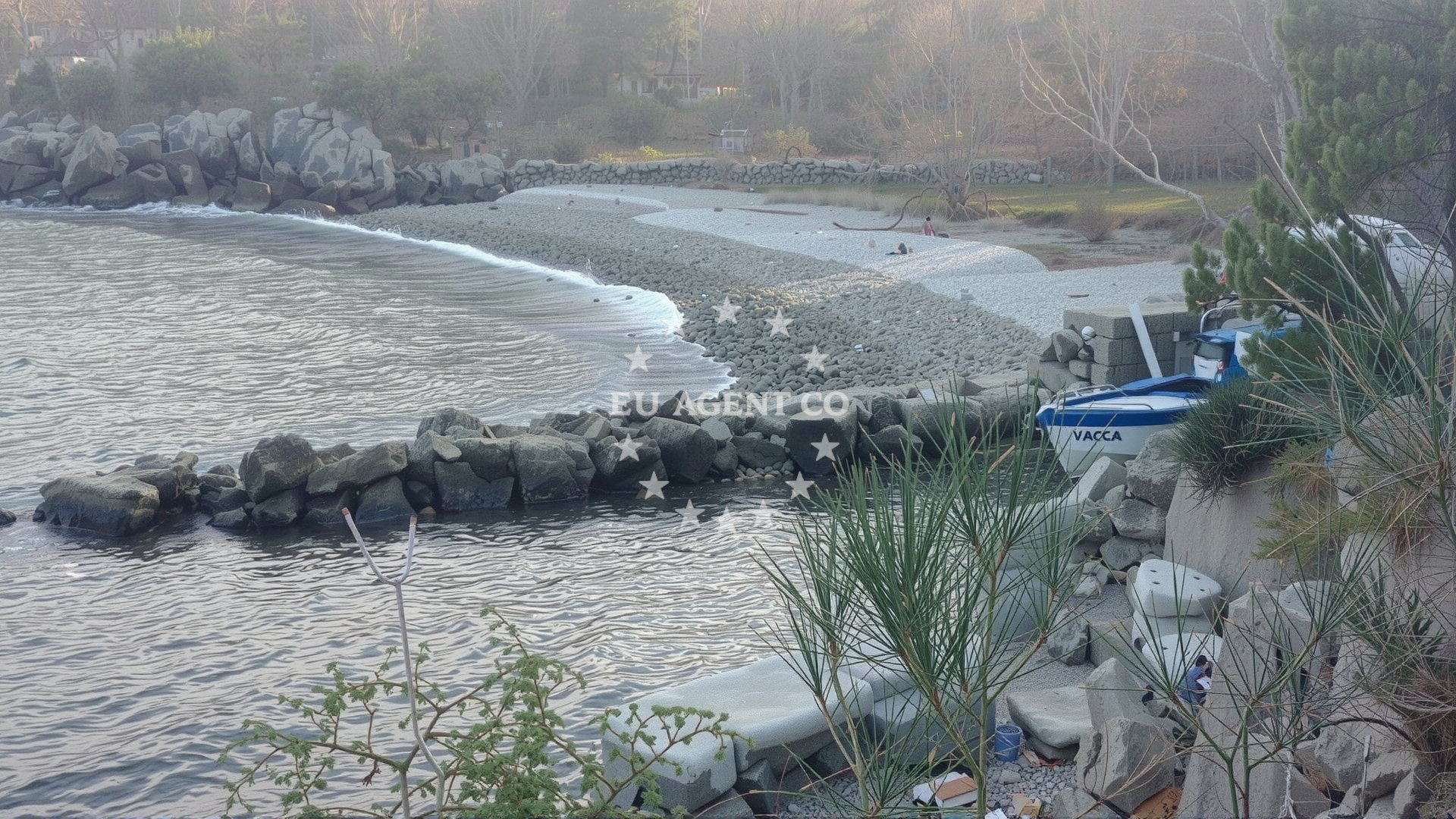 Shoreline and swimming area at Pero beach II in Milohnići 1A, Milohnići