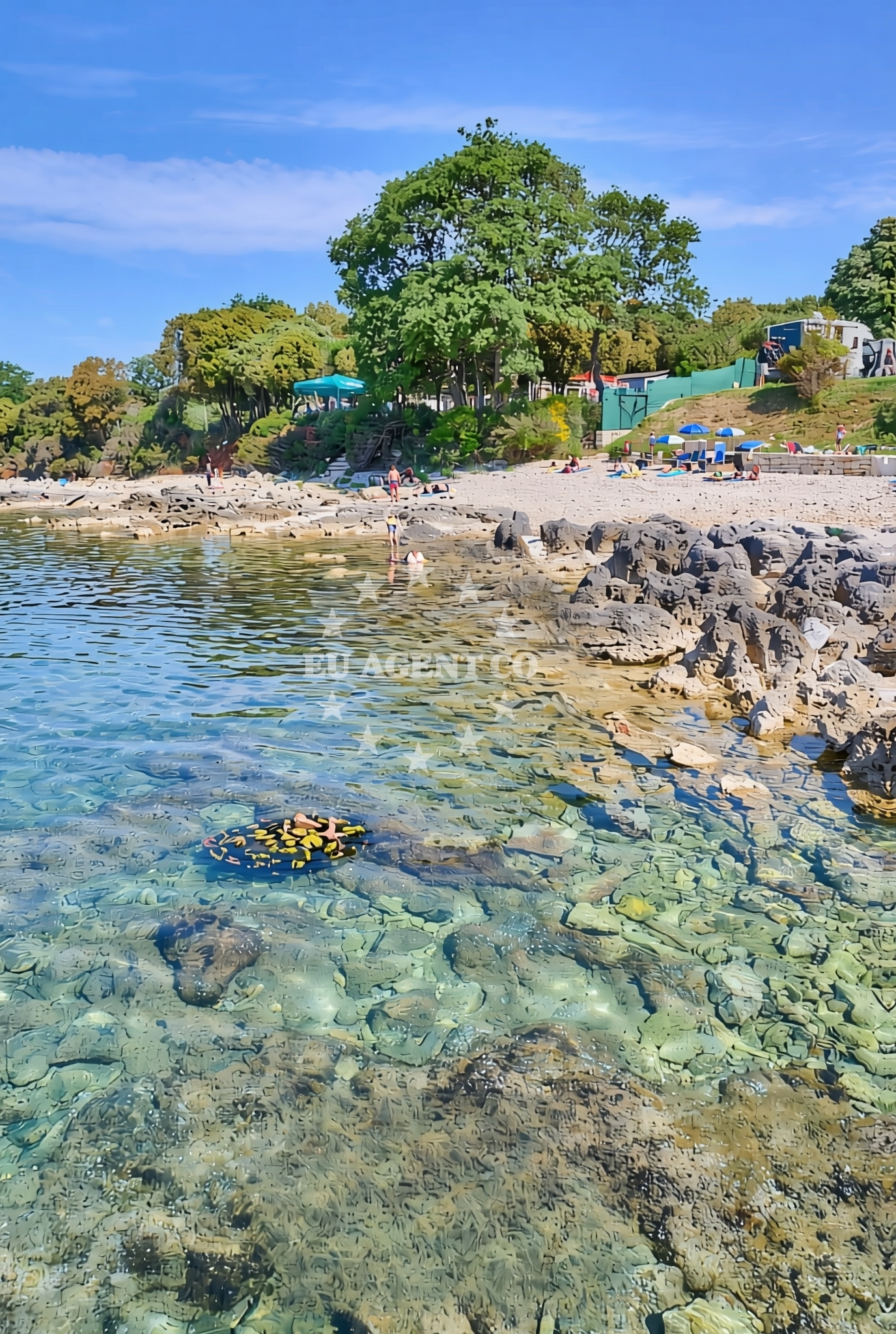 Beach facilities and surroundings at Peškera, Banjole Beach in Peškera