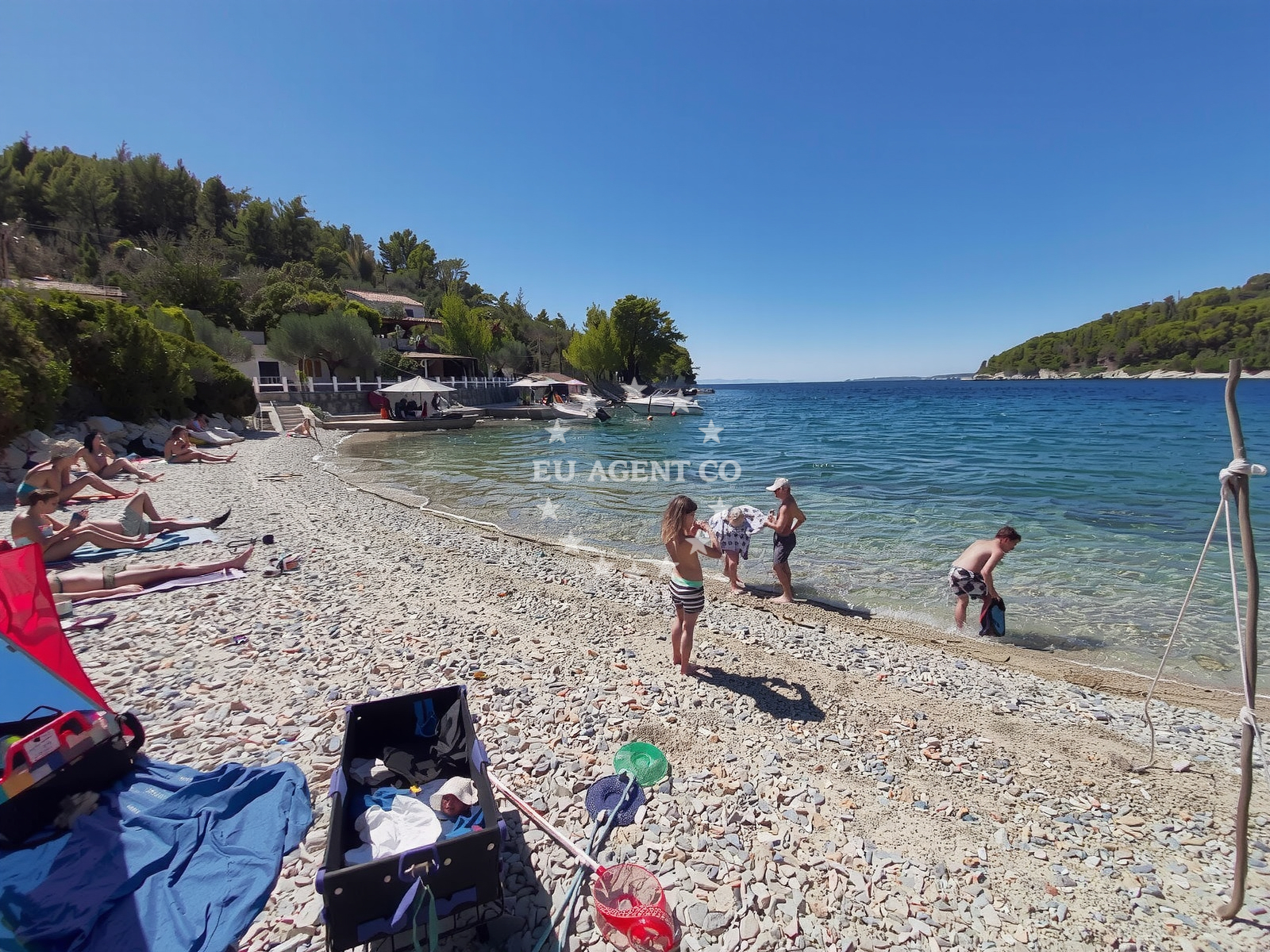 Shoreline and swimming area at Picena beach in picena 9, Vela Luka