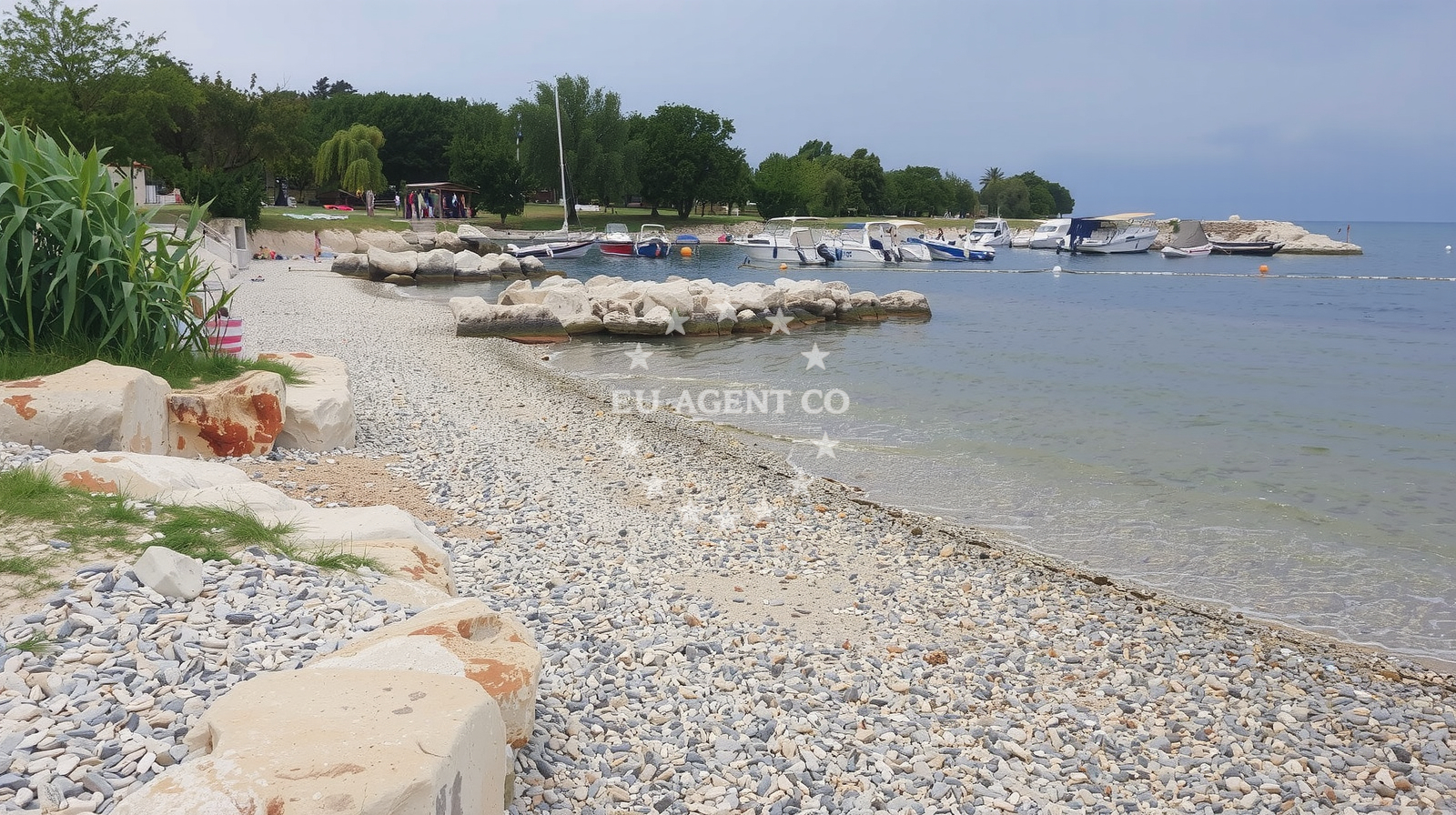 Shoreline and swimming area at Pichlinger Meer in 21 c Punta, Poreč