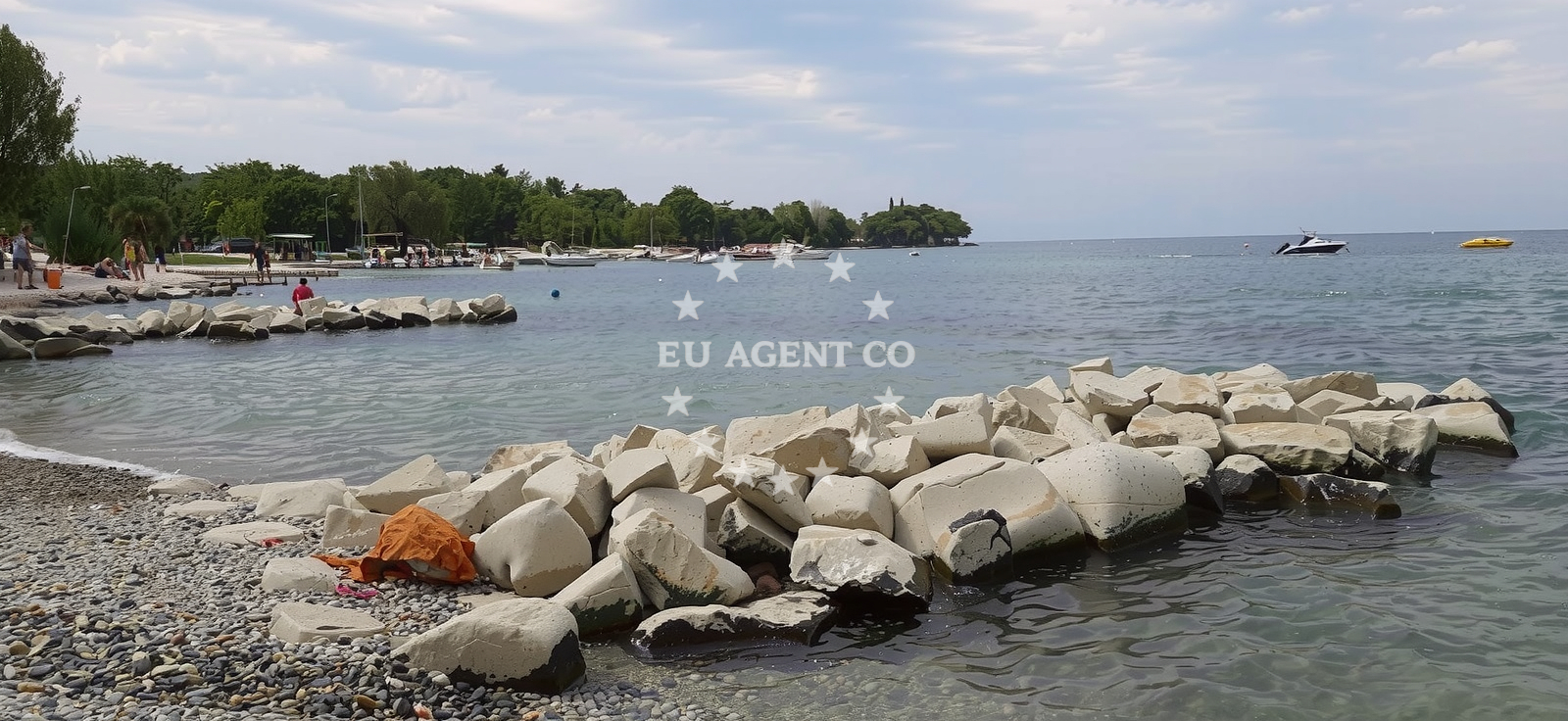 Beach facilities and surroundings at Pichlinger Meer in 21 c Punta, Poreč